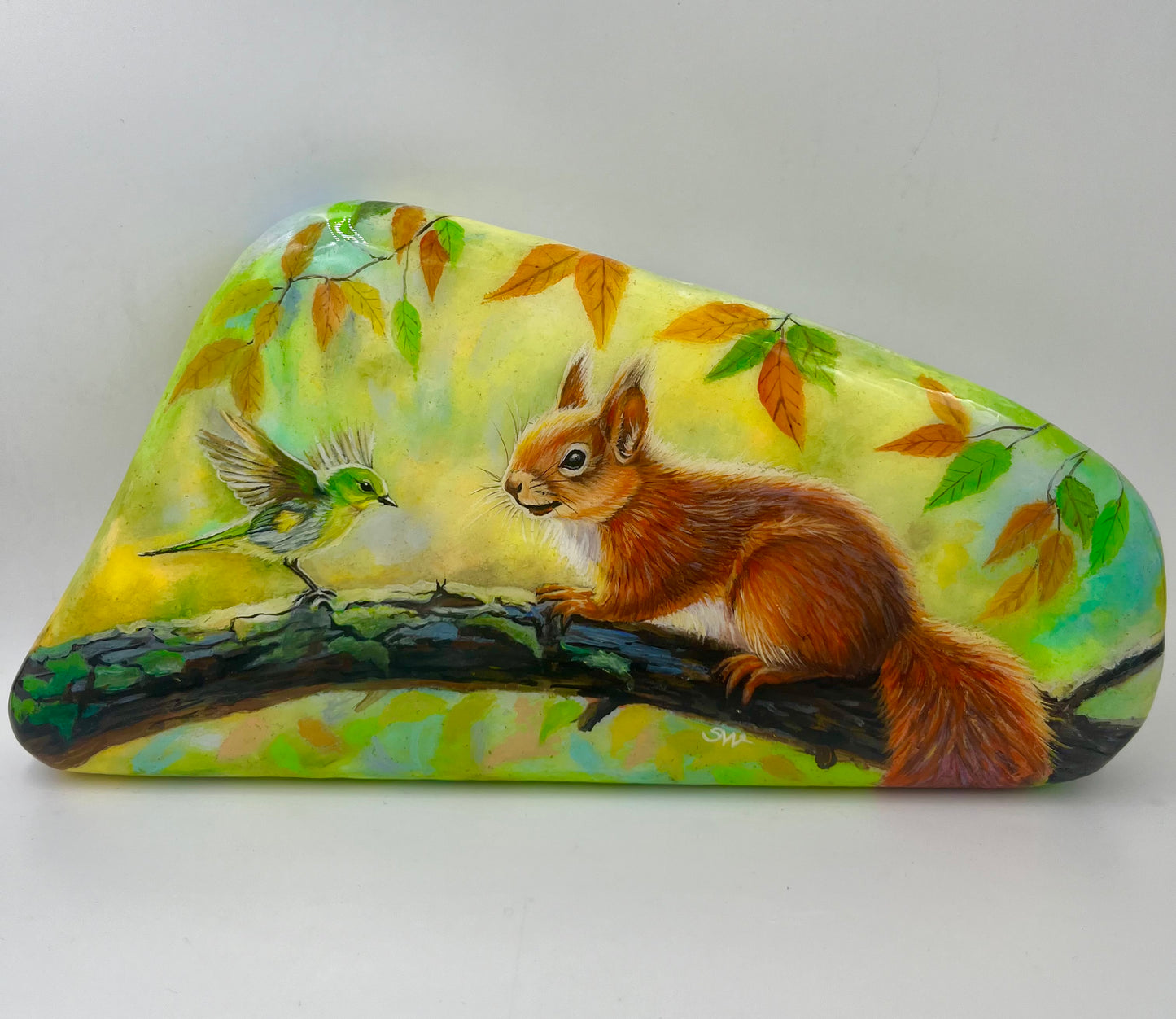 Einzigartig handbemalte Stein/der Eichhörnchen und der Vogel/inklusive Tischstaffelei