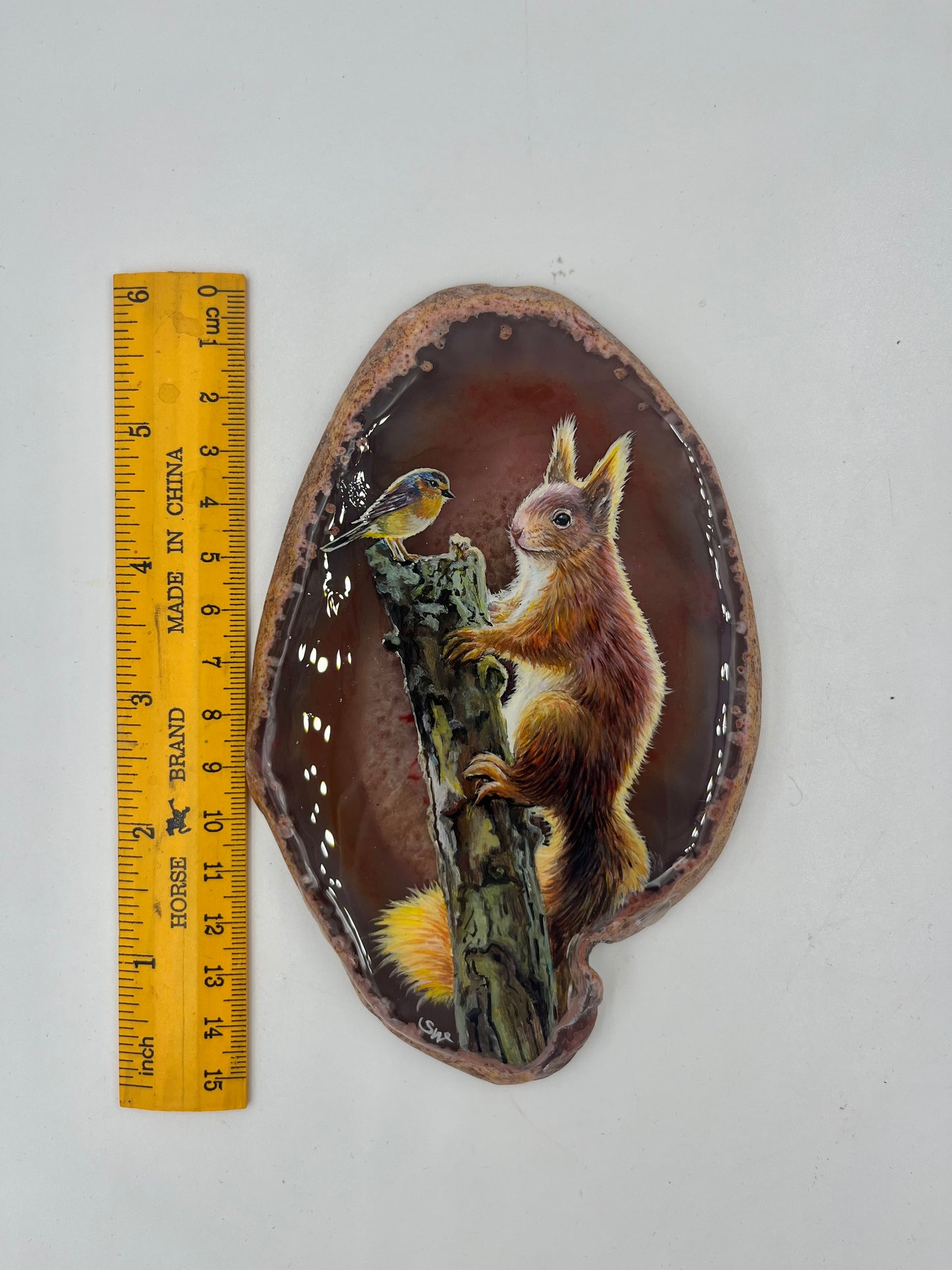 Einzigartige bemalt Achatscheibe/Das Eichhörnchen und kleine Vogel/Hand bemalt /Deko/Tierpotrait/ink.Metallständer