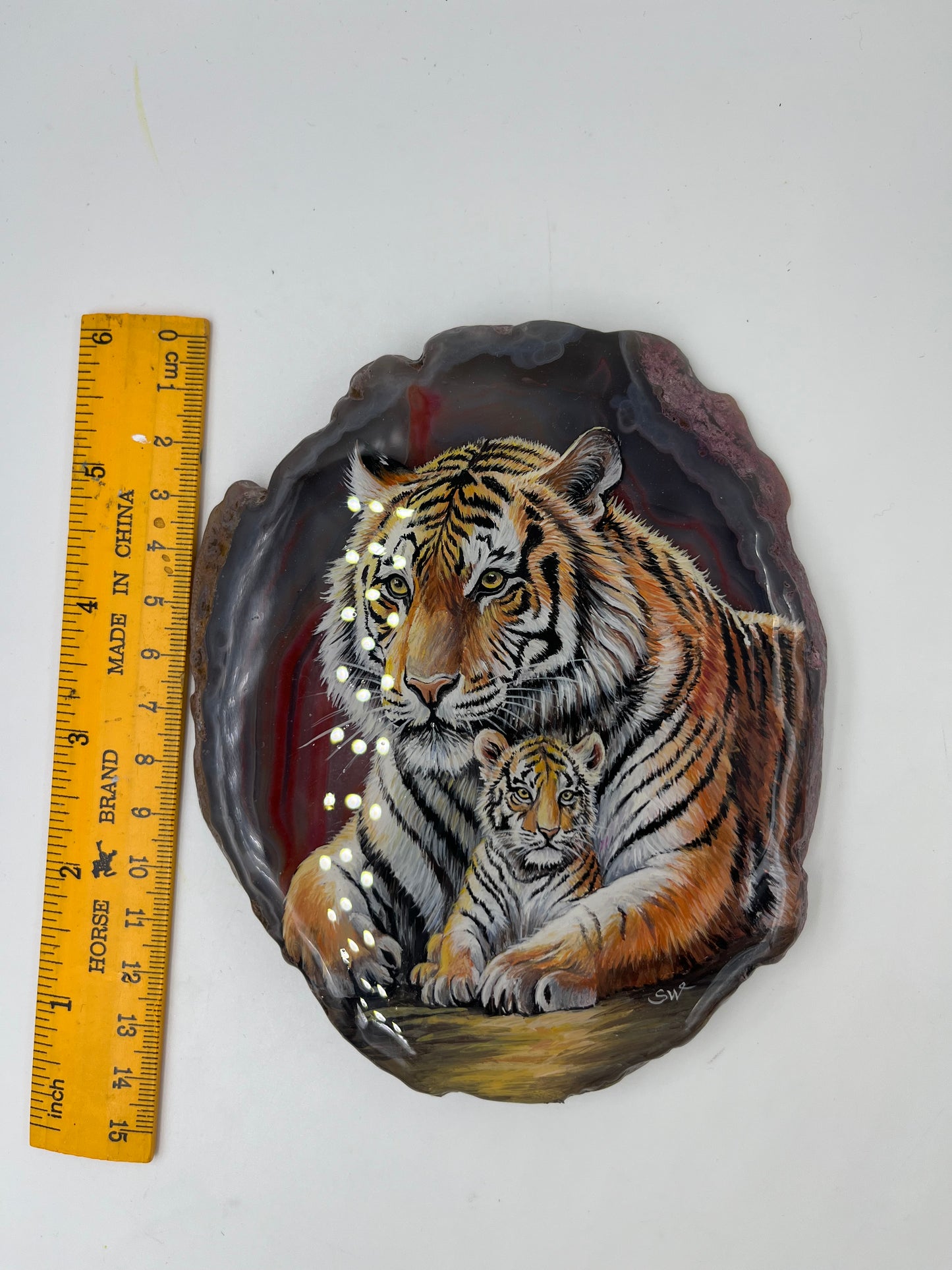 Einzigartige handbemalte Achatscheibe /die Tiger Mama und Baby /ink.Metallständer