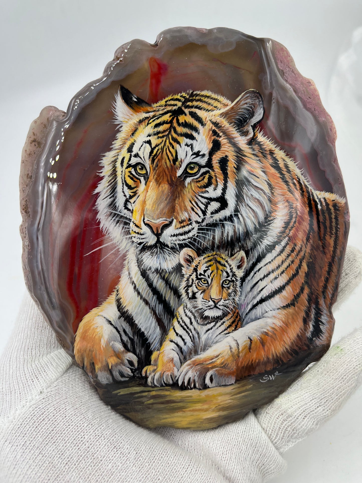 Einzigartige handbemalte Achatscheibe /die Tiger Mama und Baby /ink.Metallständer