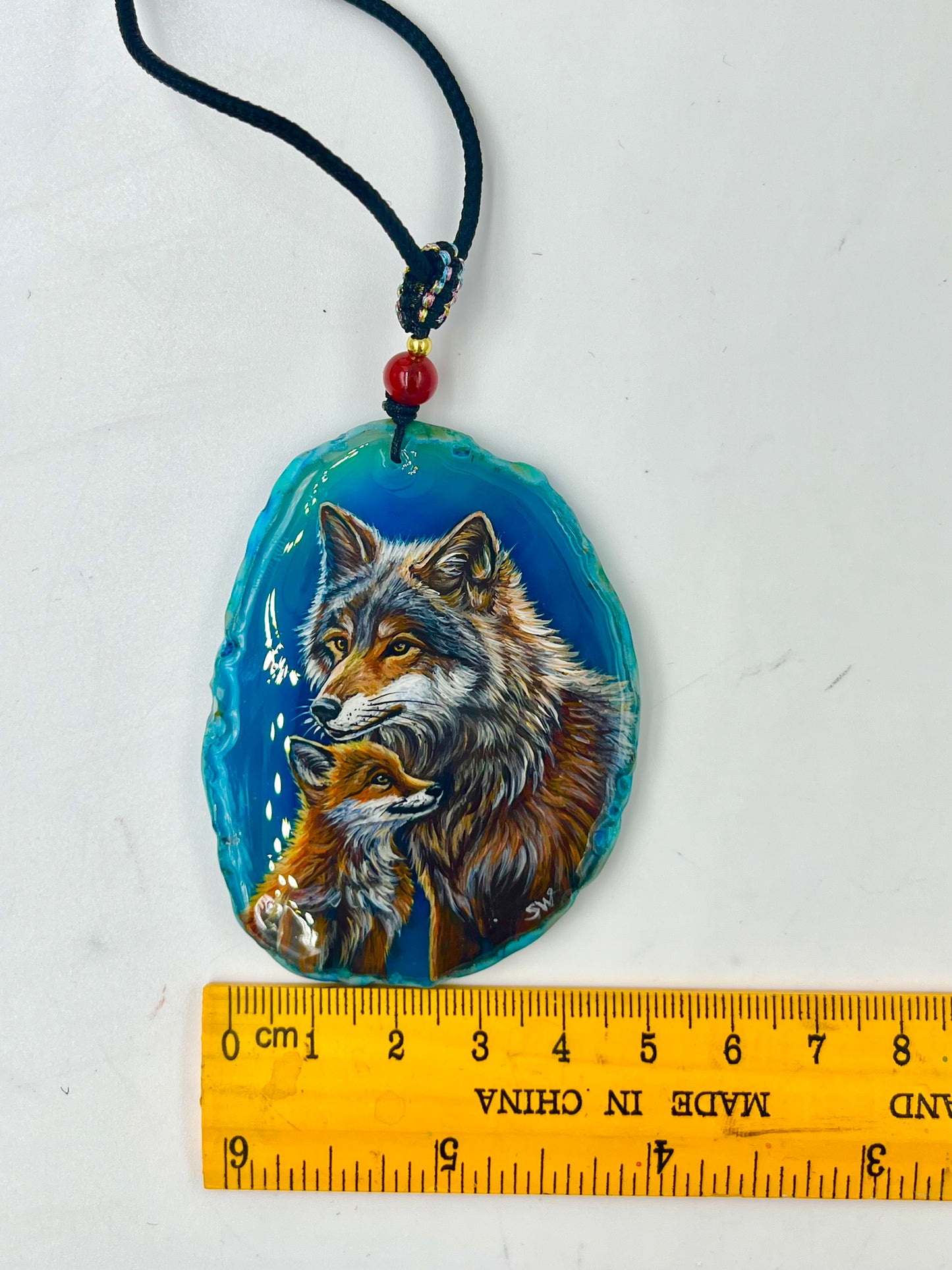 Einzigartige Anhänger /der Wolf und der kleine Fuchs/Achat/Hand bemalt