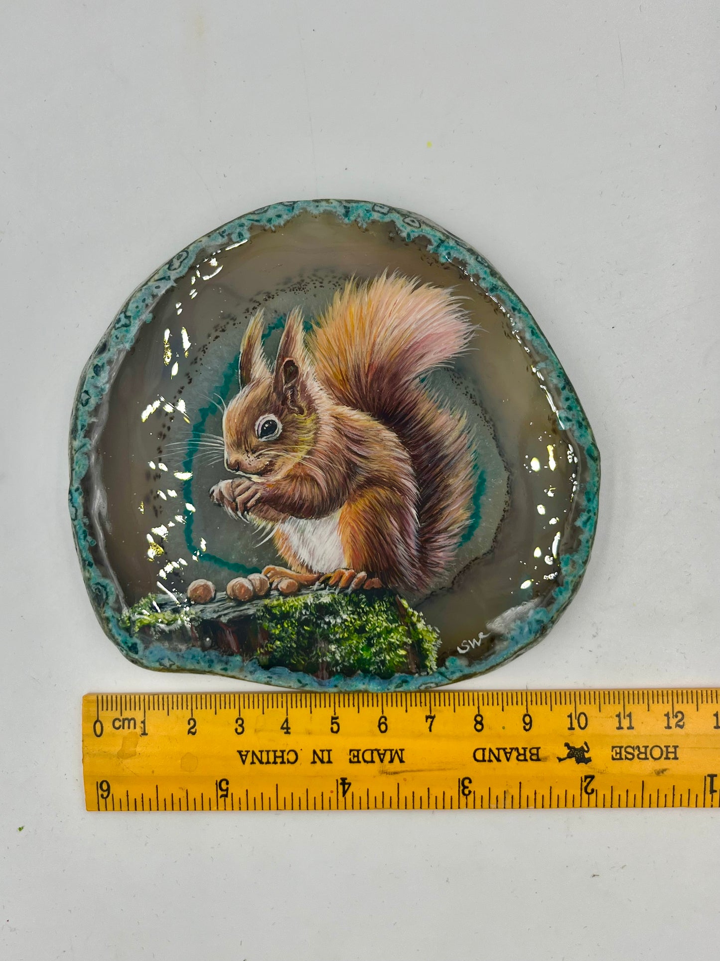 Einzigartige bemalt Achatscheibe/Das Eichhörnchen/Hand bemalt /Deko/Tierpotrait/ink.Metallständer