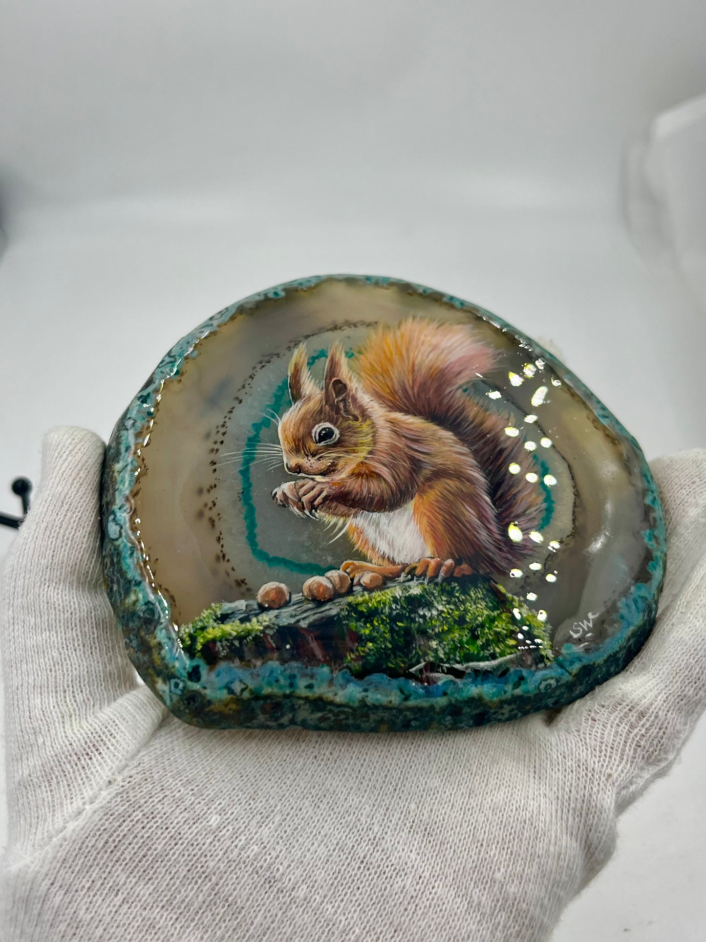 Einzigartige bemalt Achatscheibe/Das Eichhörnchen/Hand bemalt /Deko/Tierpotrait/ink.Metallständer