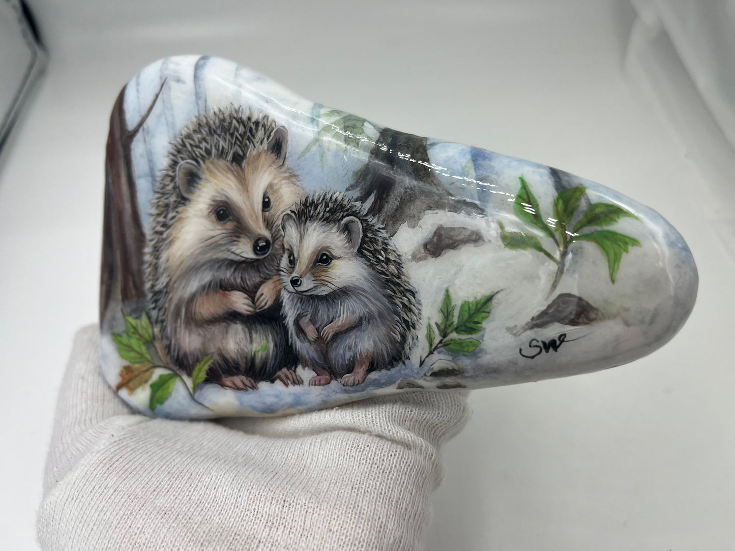 Einzigartig handbemalte Stein-Igel Mama und Kind/inklusive Tischstaffelei