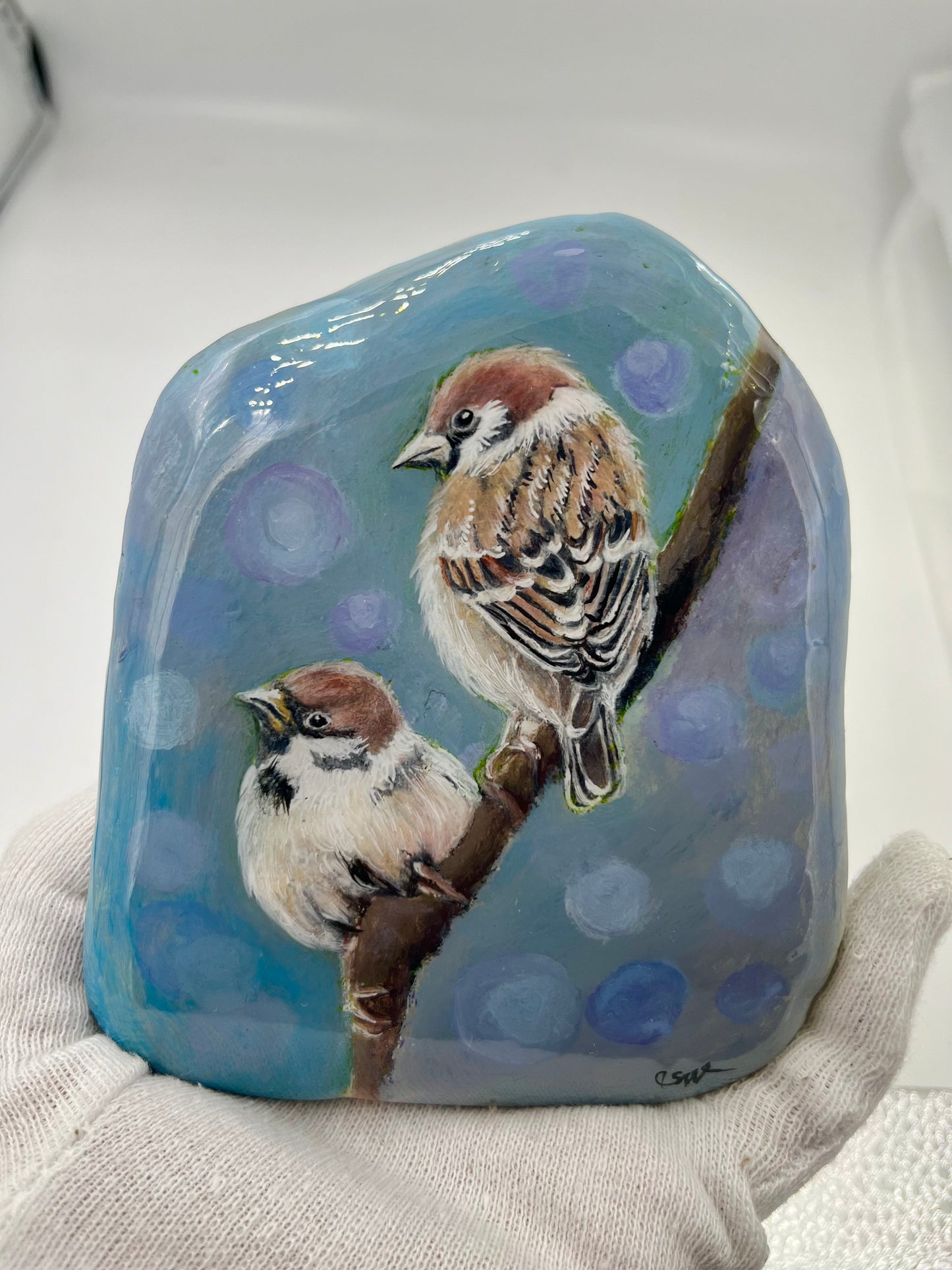 Einzigartig handbemalte Stein-zwei Vögel im Winter -inklusive Tischstaffelei
