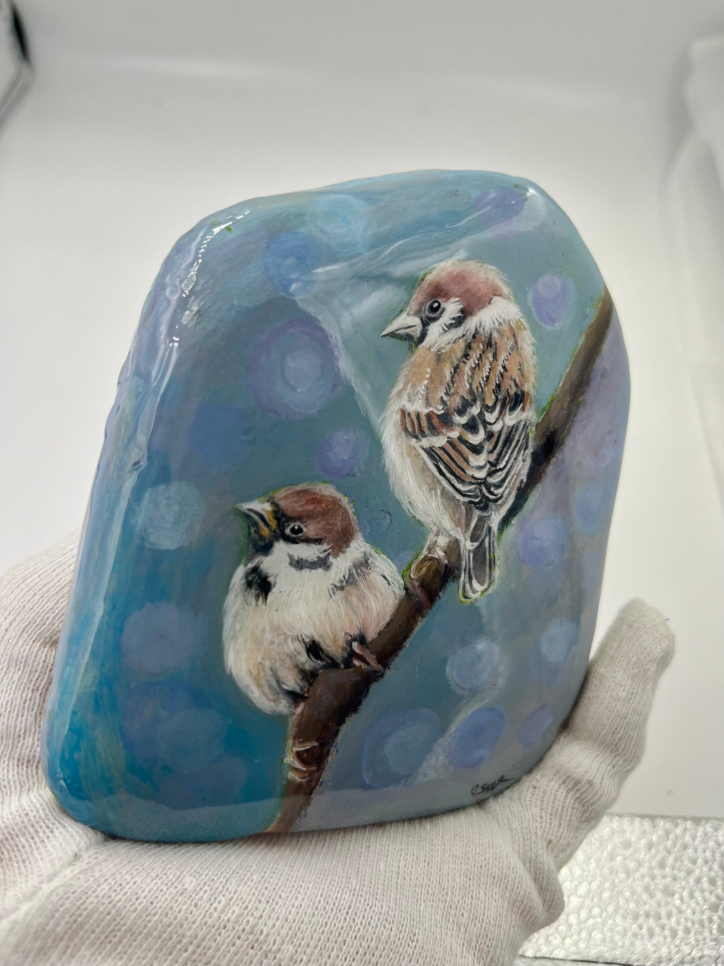 Einzigartig handbemalte Stein-zwei Vögel im Winter -inklusive Tischstaffelei