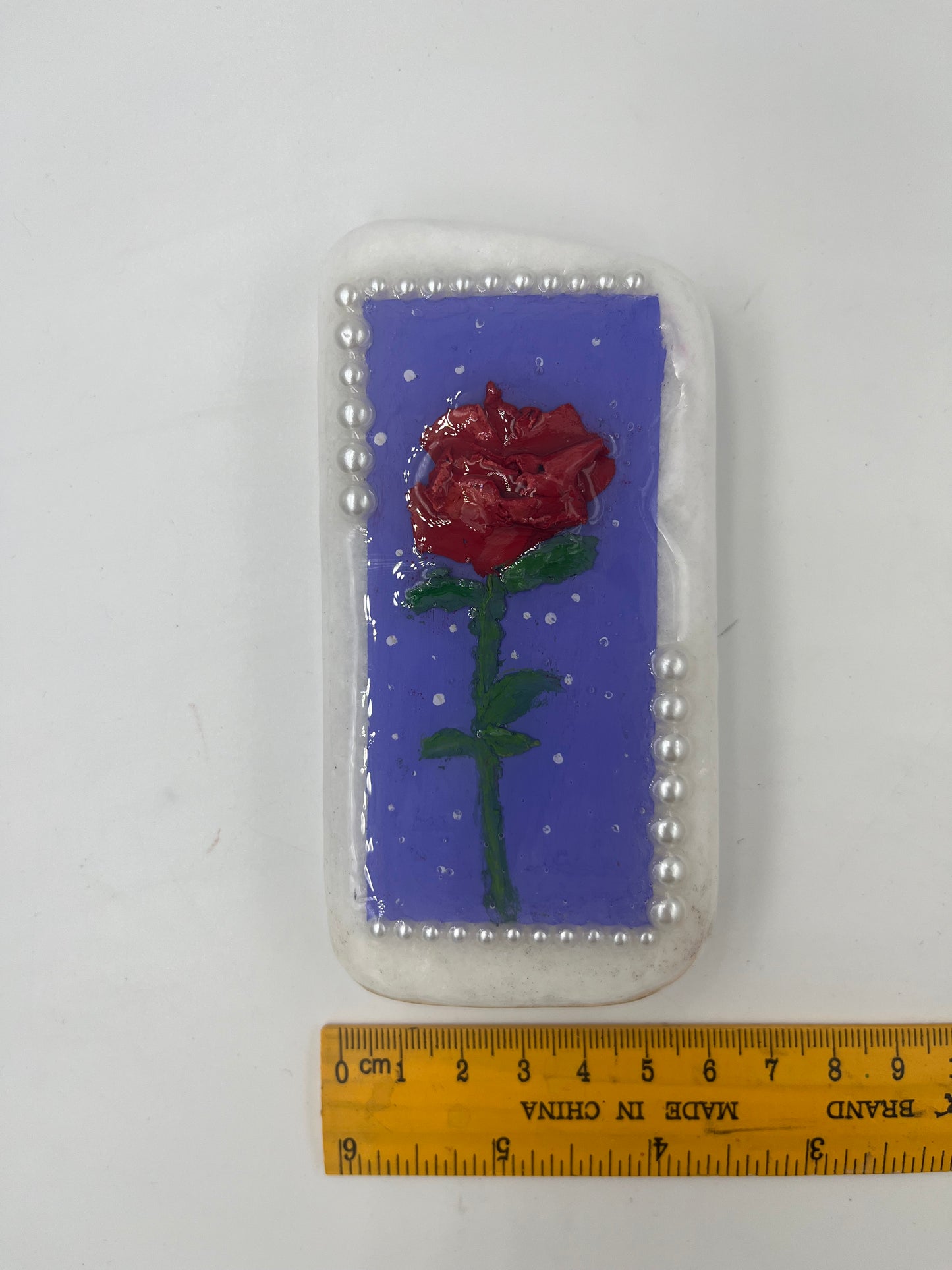 Einzigartig handbemalte Stein/Rosen/ mit Resin lackiert