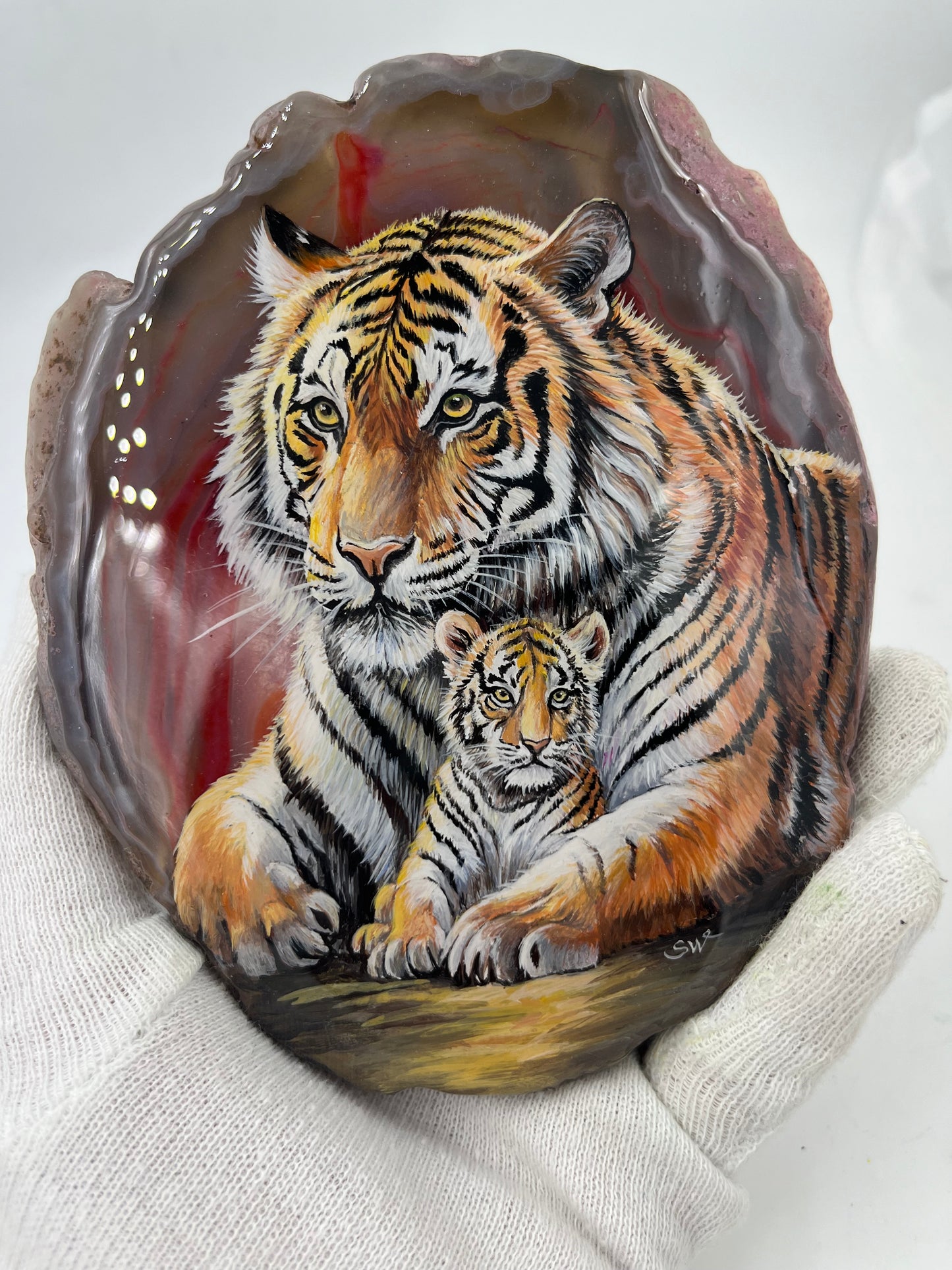 Einzigartige handbemalte Achatscheibe /die Tiger Mama und Baby /ink.Metallständer