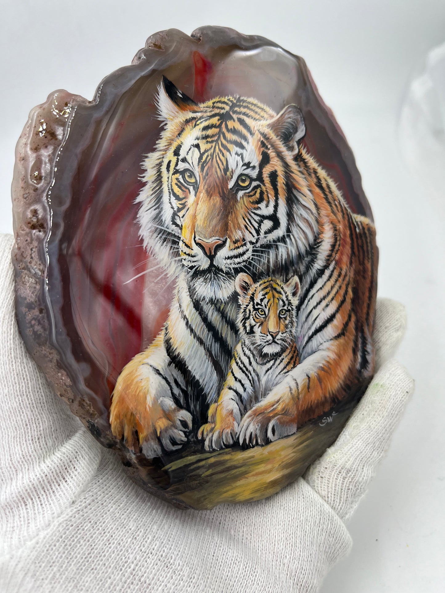Einzigartige handbemalte Achatscheibe /die Tiger Mama und Baby /ink.Metallständer