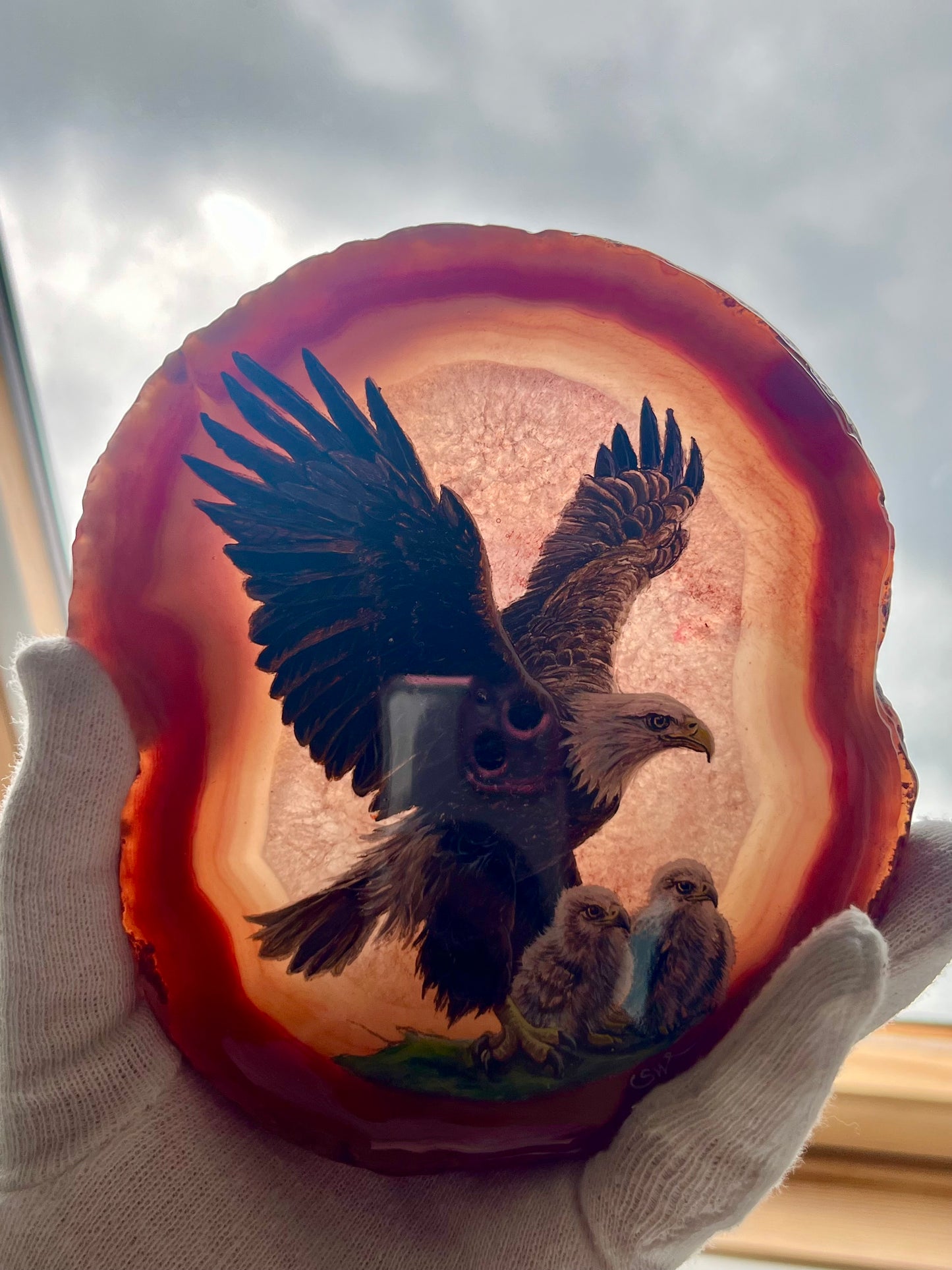 Einzigartige bemalt Achatscheibe/Der Adler und seine zwei Kinder/Hand bemalt /Deko/Tierpotrait/ink.Metallständer
