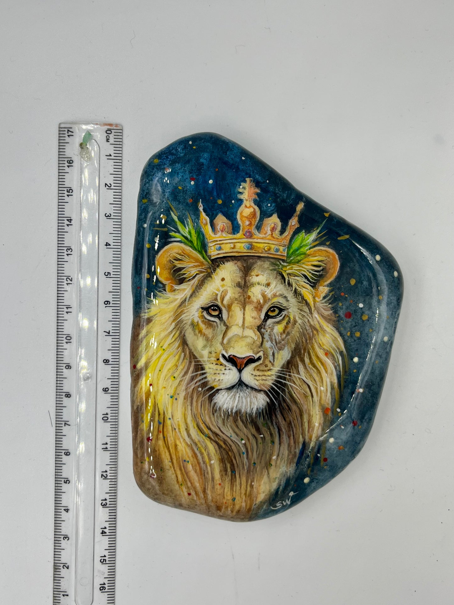 Einzigartig handbemalte Stein-der König der Löwen -inklusive Tischstaffelei