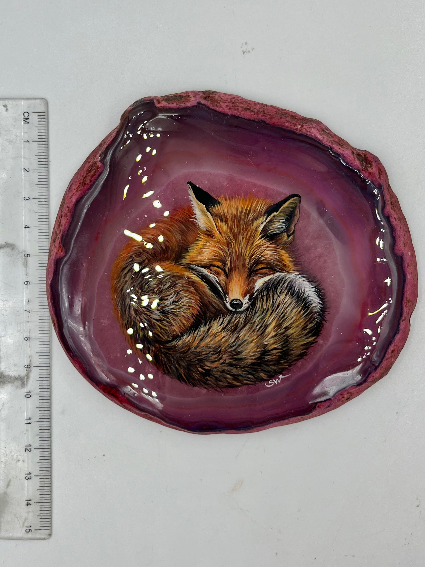 Einzigartige bemalt Achatscheibe/ Das schlafende Füchschen /Hand bemalt /Deko/Tierpotrait/ink.Metallständer