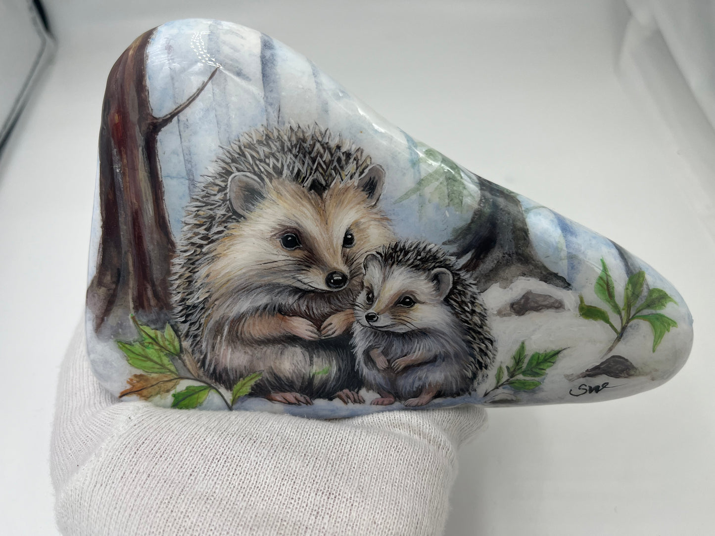 Einzigartig handbemalte Stein-Igel Mama und Kind/inklusive Tischstaffelei