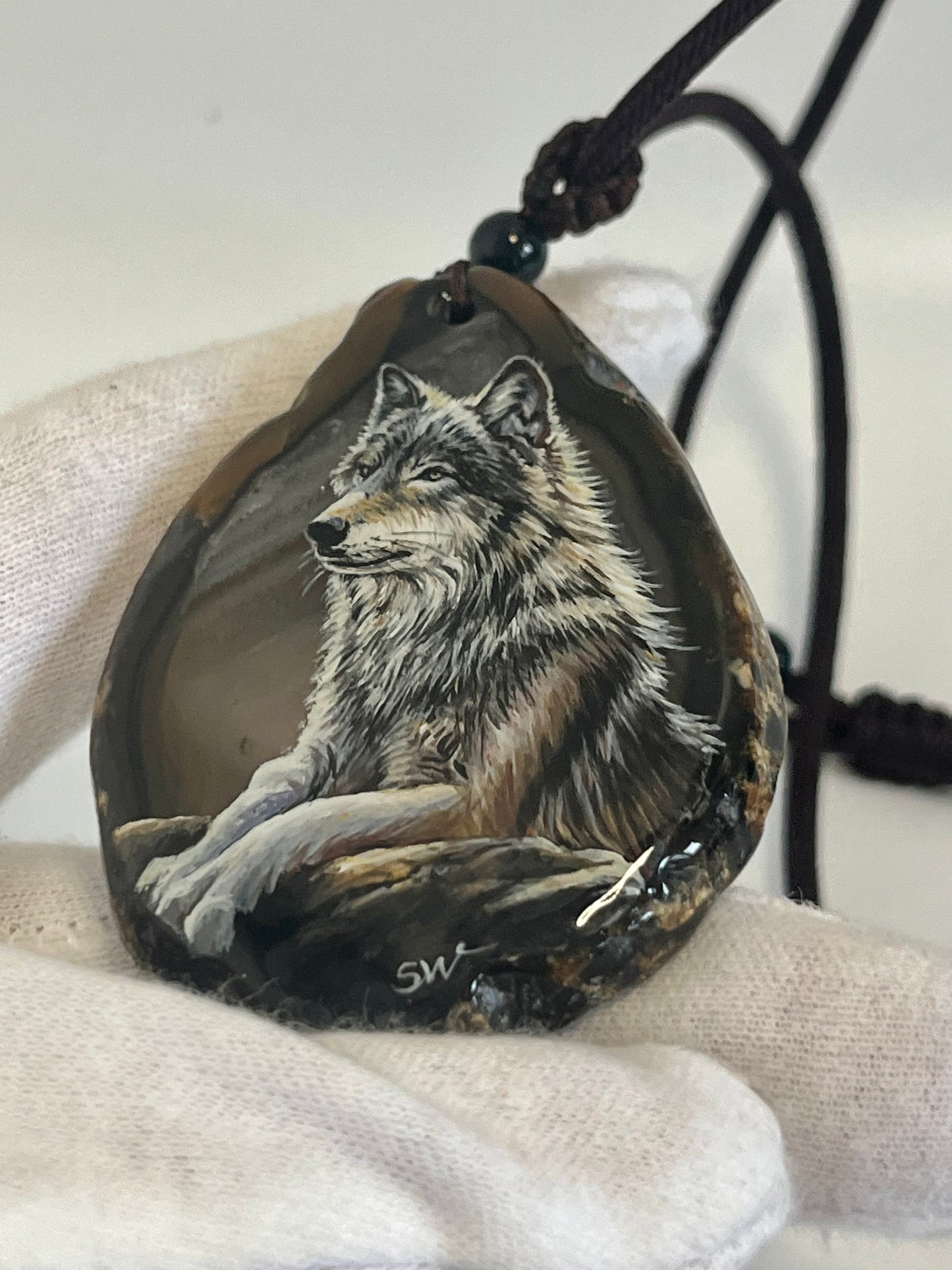 Einzigartige Anhänger /Der Wolf /Achat/Hand bemalt Juwelen und tragbare Kunst /Natur Schmuck