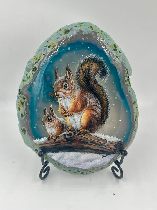 Einzigartige bemalt Achatscheibe/Eichhörnchenmama und -baby/Hand bemalt /Deko/Tierpotrait/ink.Metallständer