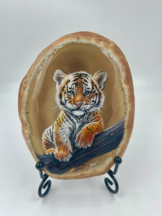 Einzigartige bemalt Achatscheibe/Der Tigerbaby/Hand bemalt /Deko/Tierpotrait/ink.Metallständer