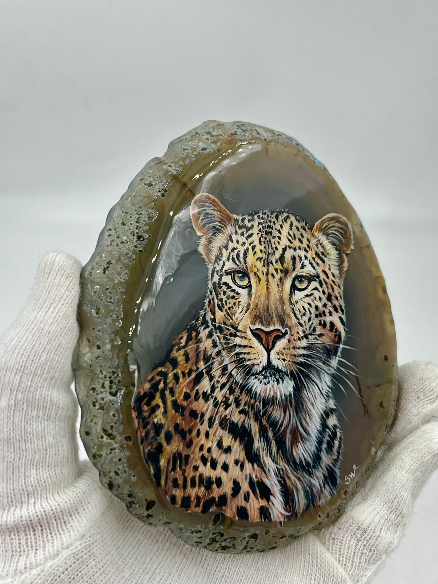 Einzigartige bemalt Achatscheibe/Der Leopard /Hand bemalt /Deko/Tierpotrait/ink.Metallständer