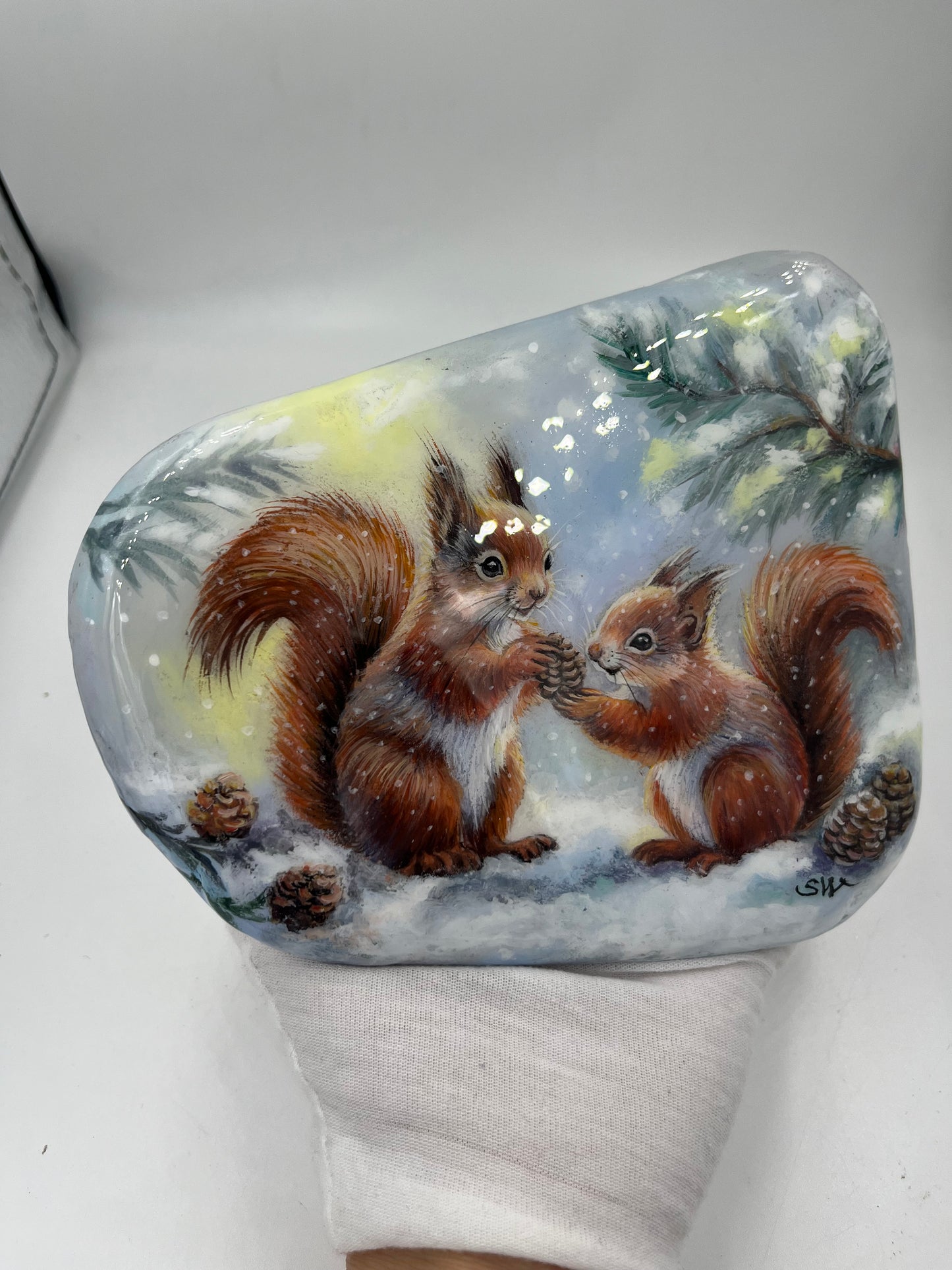 Einzigartig handbemalte große Stein/zwei Eichhörnchen/inklusive Tischstaffelei