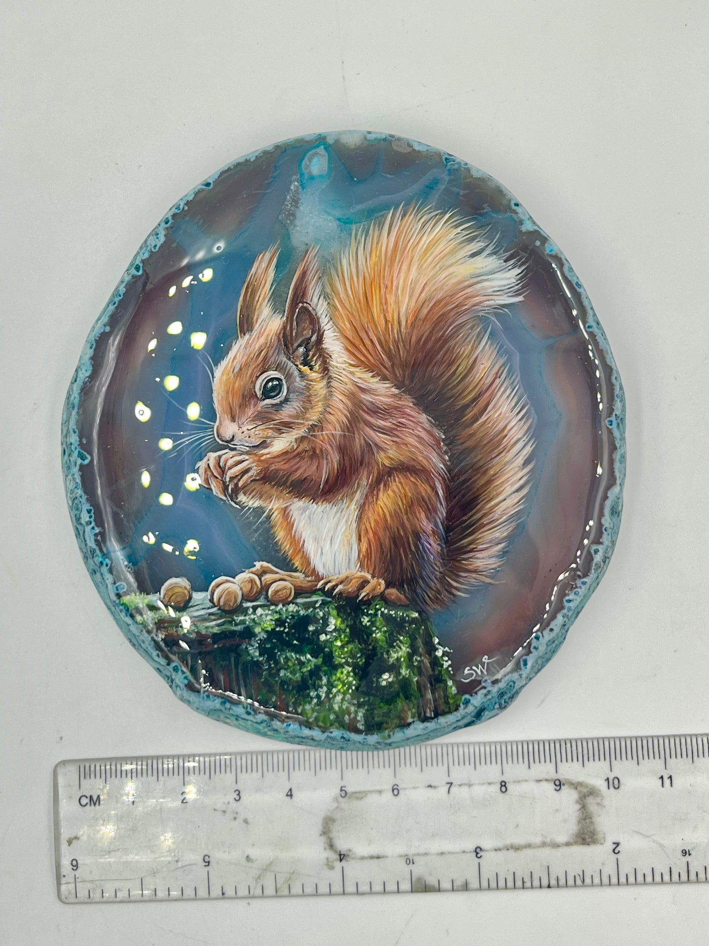 Einzigartige bemalt Achatscheibe/Das Eichhörnchen/Hand bemalt /Deko/Tierpotrait/ink.Metallständer