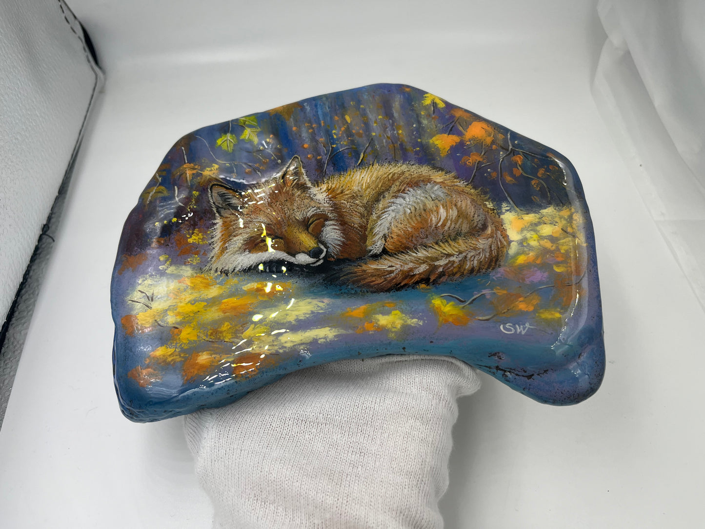 Einzigartig handbemalte Stein-der schlafenden Fuchs/inklusive Tischstaffelei