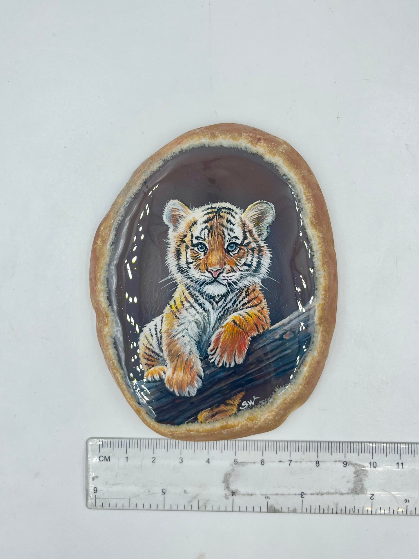 Einzigartige bemalt Achatscheibe/Der Tigerbaby/Hand bemalt /Deko/Tierpotrait/ink.Metallständer