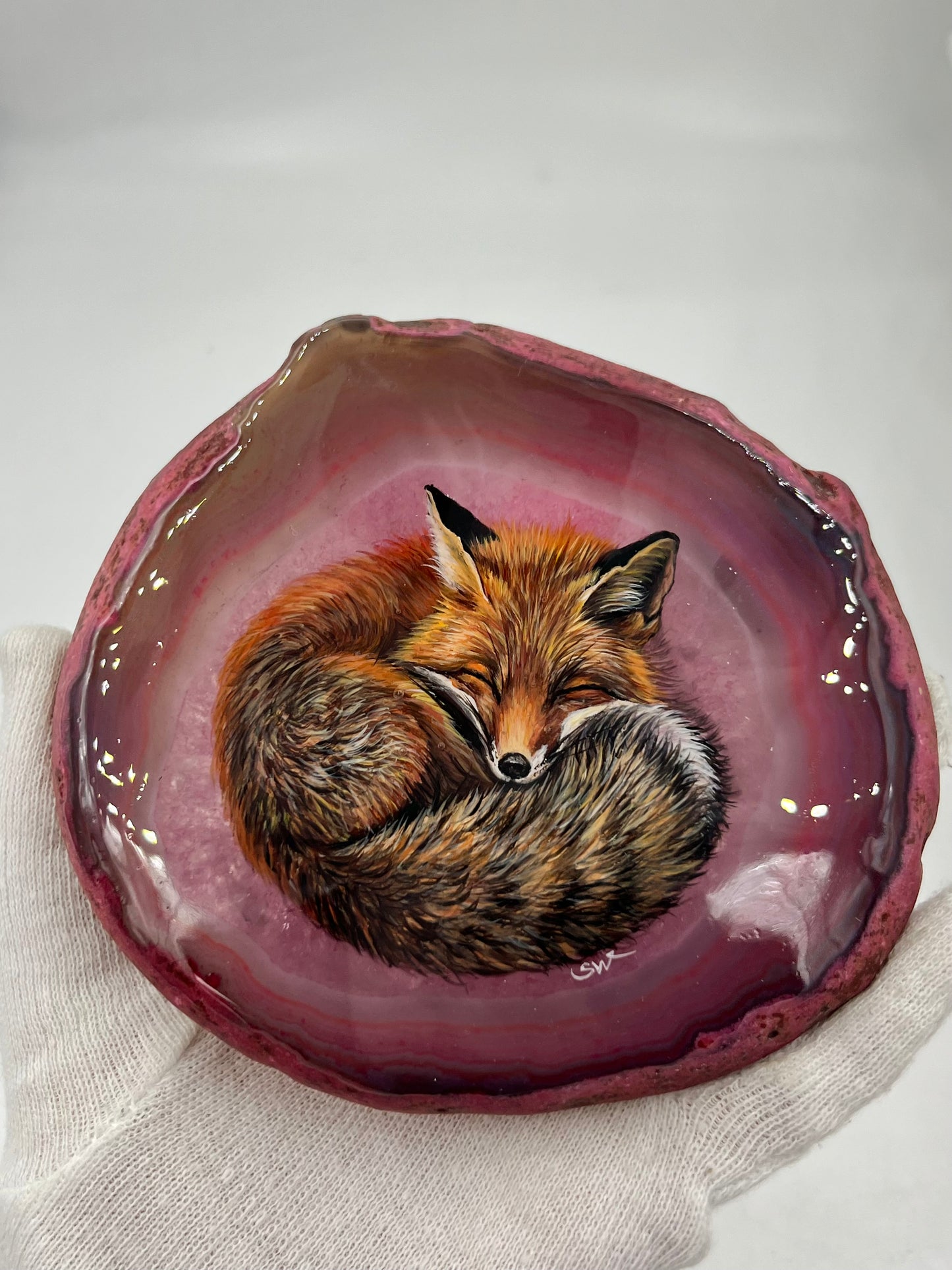 Einzigartige bemalt Achatscheibe/ Das schlafende Füchschen /Hand bemalt /Deko/Tierpotrait/ink.Metallständer