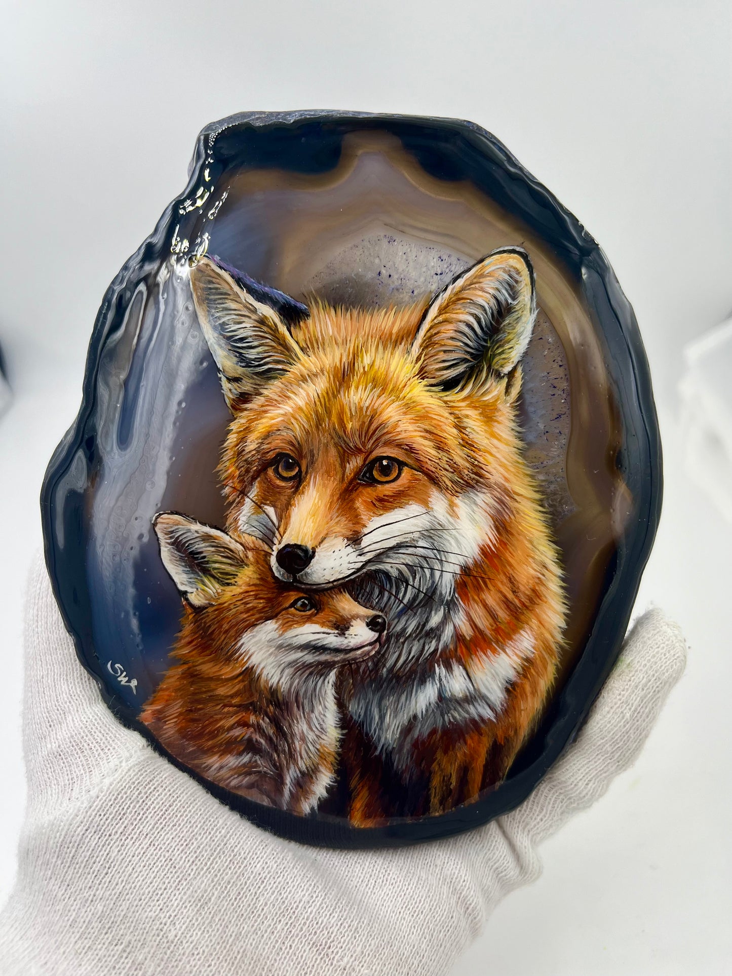 Einzigartige bemalt Achatscheibe/Der Fuchs Mama und Kind/Hand bemalt /Deko/Tierpotrait/ink.Metallständer