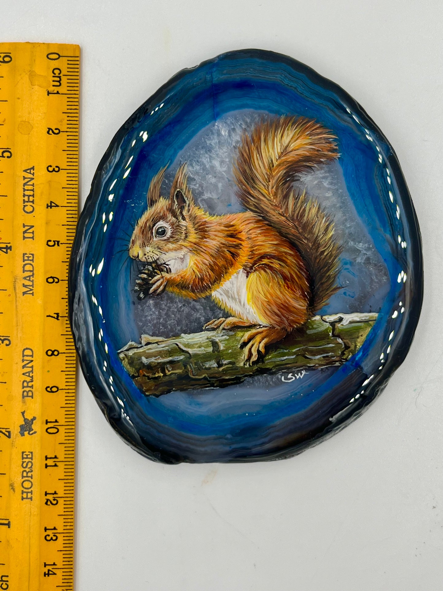 Einzigartige bemalt Achatscheibe/Das Eichhörnchen/Hand bemalt /Deko/Tierpotrait/ink.Metallständer