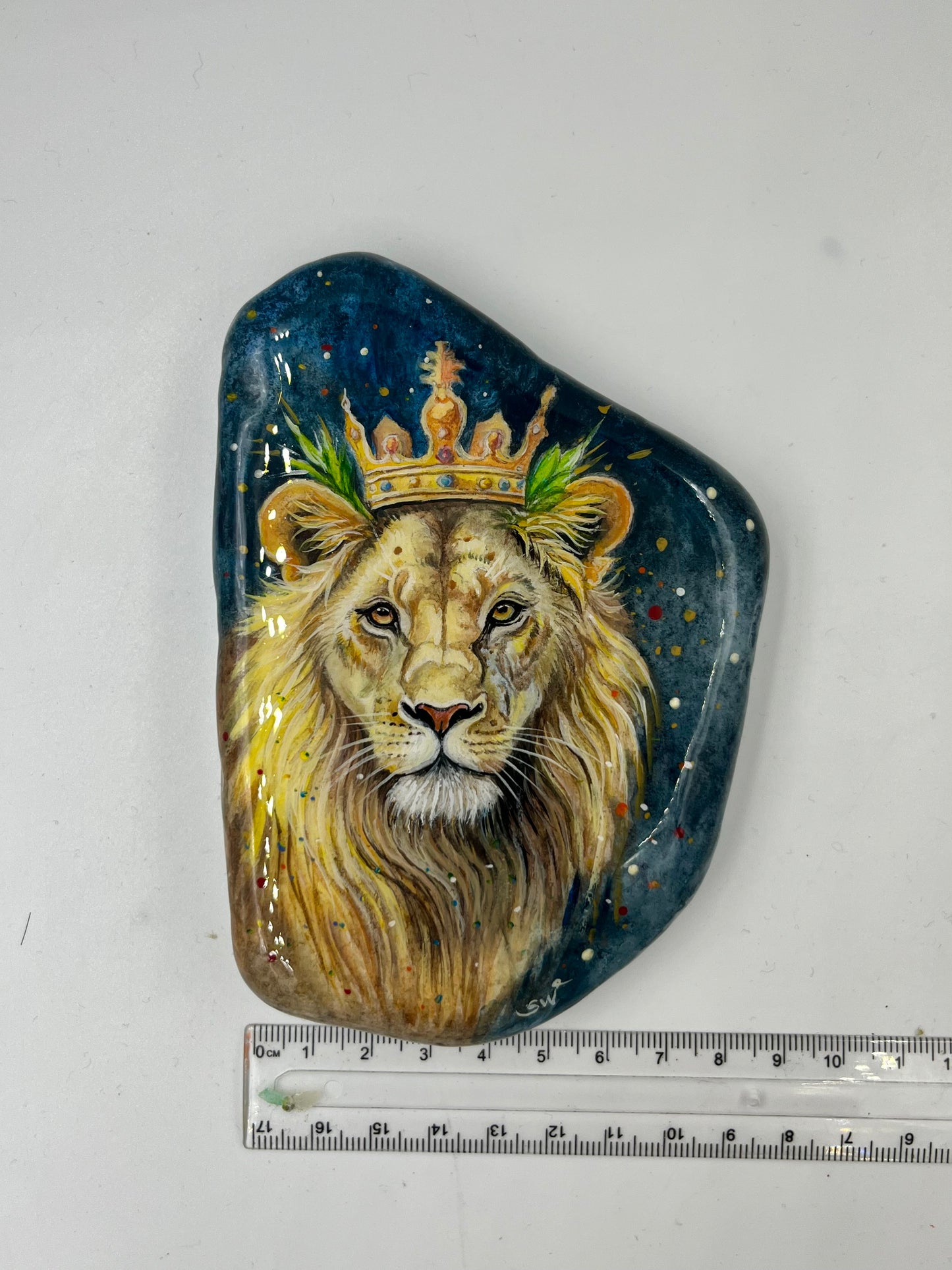 Einzigartig handbemalte Stein-der König der Löwen -inklusive Tischstaffelei