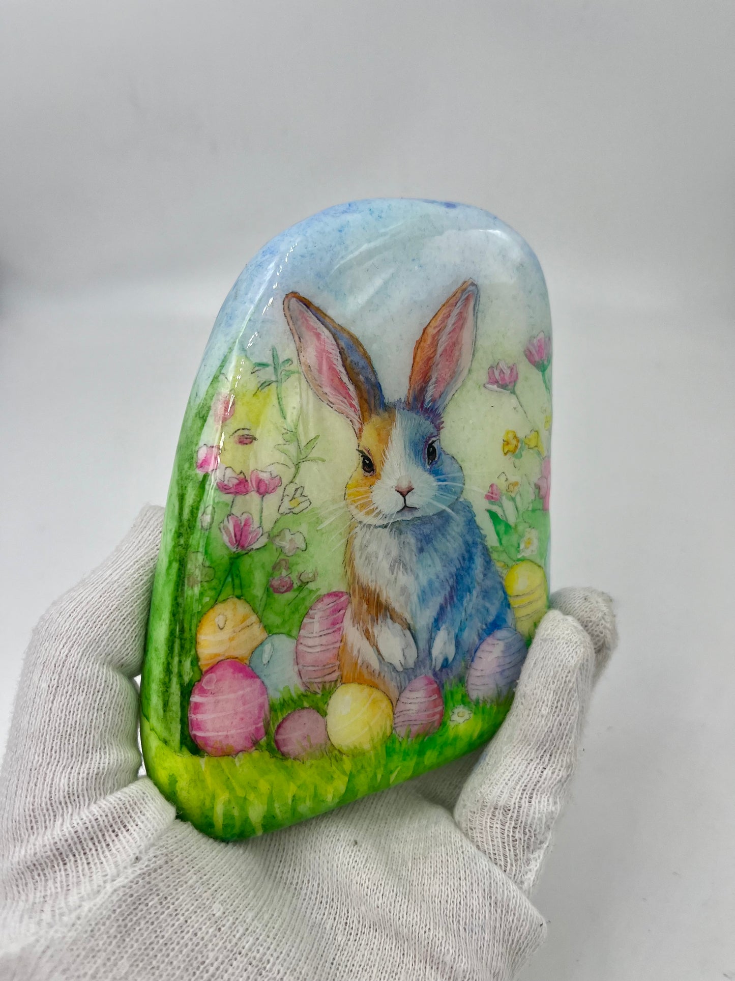 Einzigartig handbemalte Stein/der Osterhase/inklusive Tischstaffelei