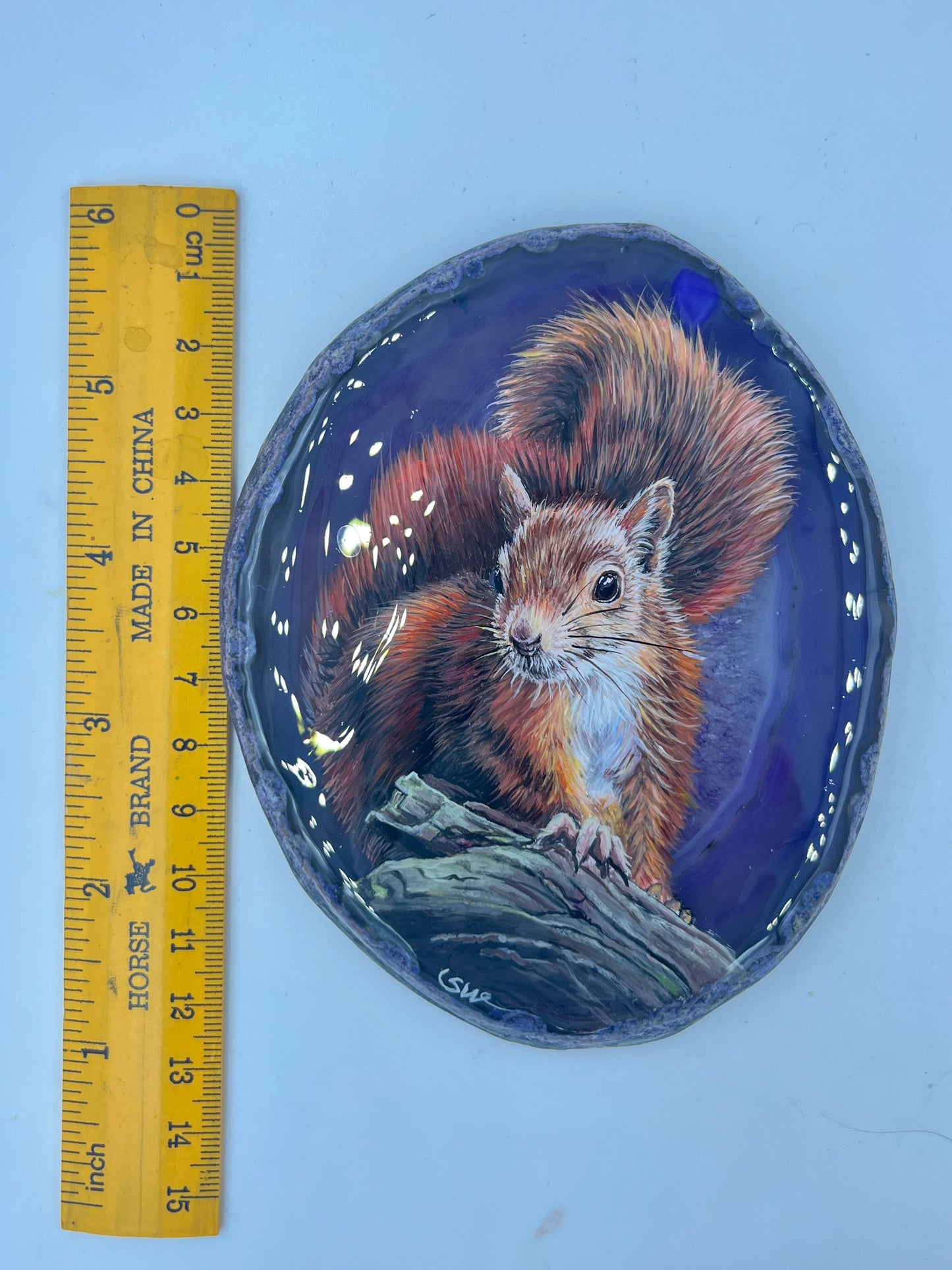 Einzigartige bemalt Achatscheibe/Das Eichhörnchen /Hand bemalt /Deko/Tierpotrait/ink.Metallständer