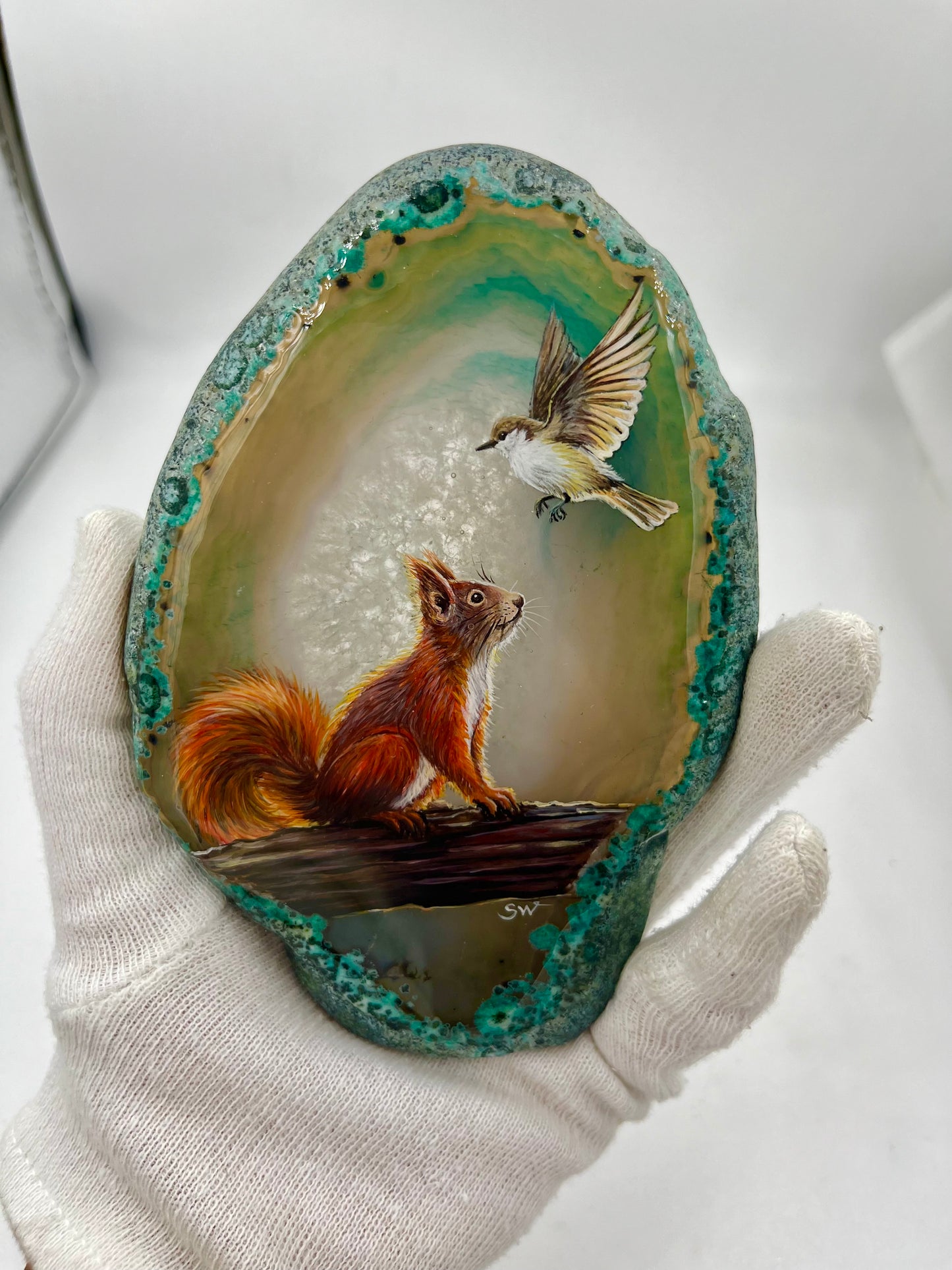 Einzigartige bemalt Achatscheibe/Das Eichhörnchen und der Vogel/Hand bemalt /Deko/Tierpotrait/ink.Metallständer