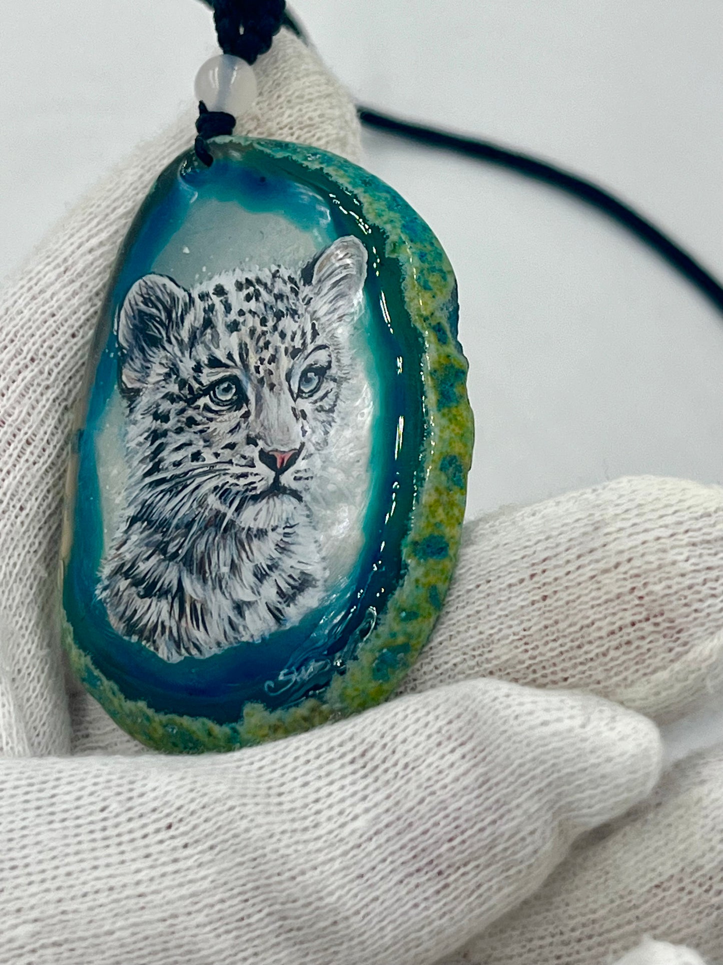 Einzigartige Anhänger /Schneeleoparden-Baby /Achat/Hand bemalt Juwelen und tragbare Kunst /Natur Schmuck