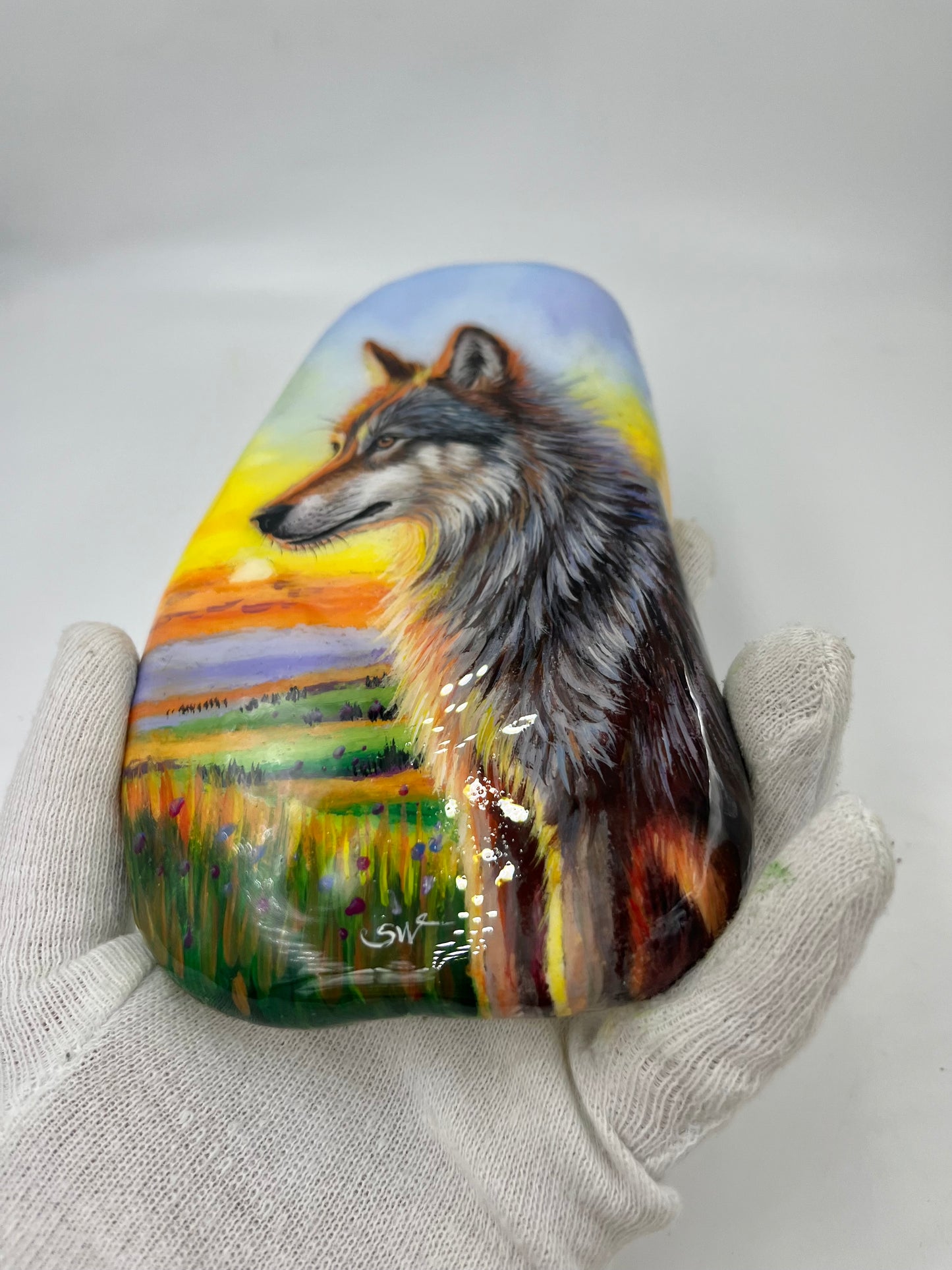 Einzigartig handbemalte Stein/Der Wolf im Abendlicht /inklusive Tischstaffelei