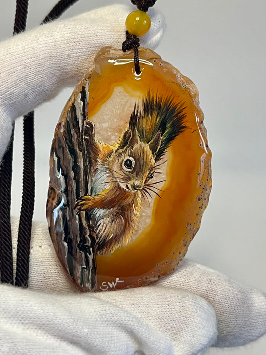 Einzigartige Anhänger /Das Eichhörnchen /Achat/Hand bemalt Juwelen und tragbare Kunst /Natur Schmuck