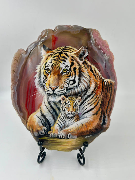 Einzigartige handbemalte Achatscheibe /die Tiger Mama und Baby /ink.Metallständer