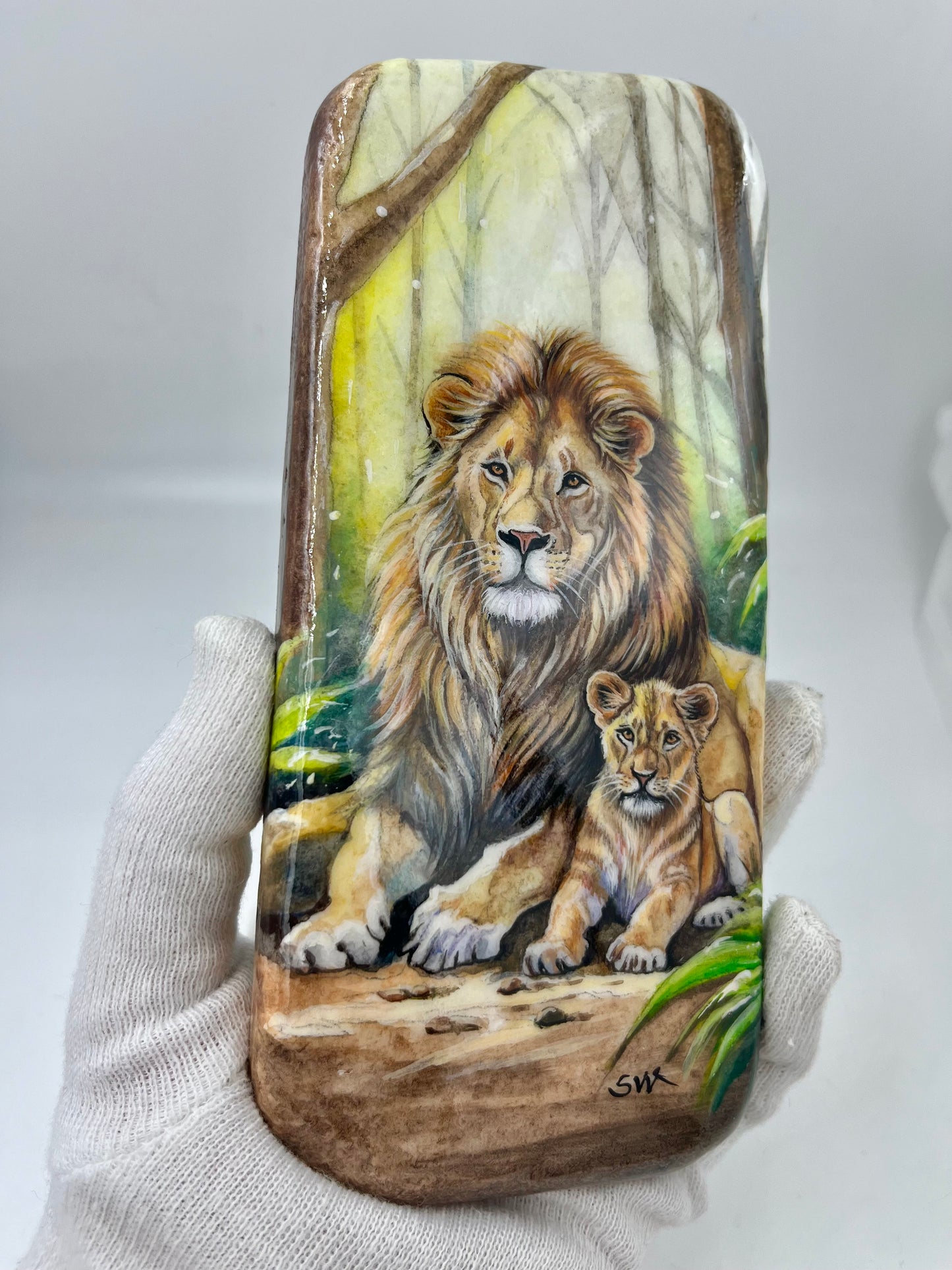 Einzigartig handbemalte Stein-der Löwe Papa mit Kind/inklusive Tischstaffelei
