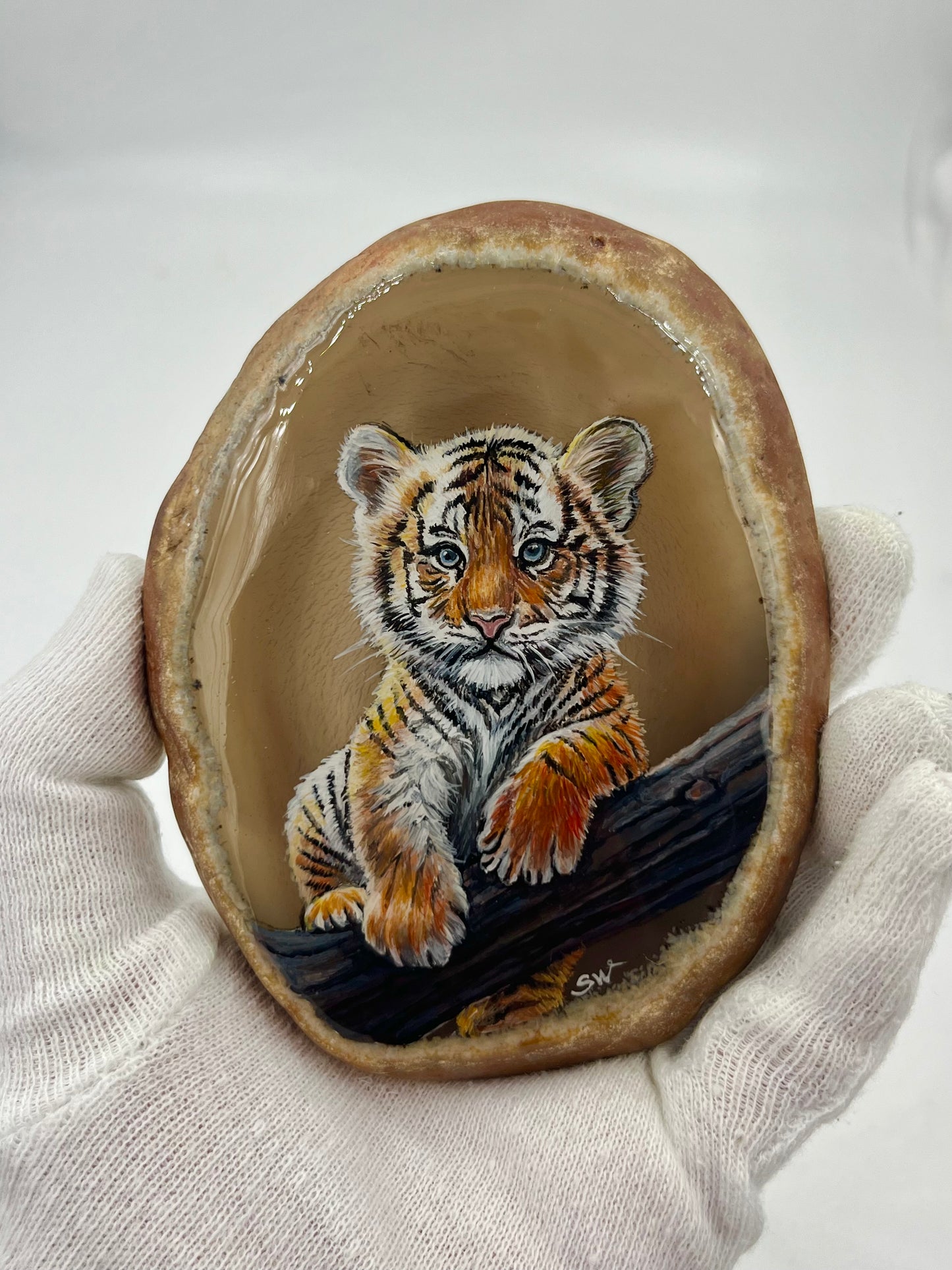 Einzigartige bemalt Achatscheibe/Der Tigerbaby/Hand bemalt /Deko/Tierpotrait/ink.Metallständer