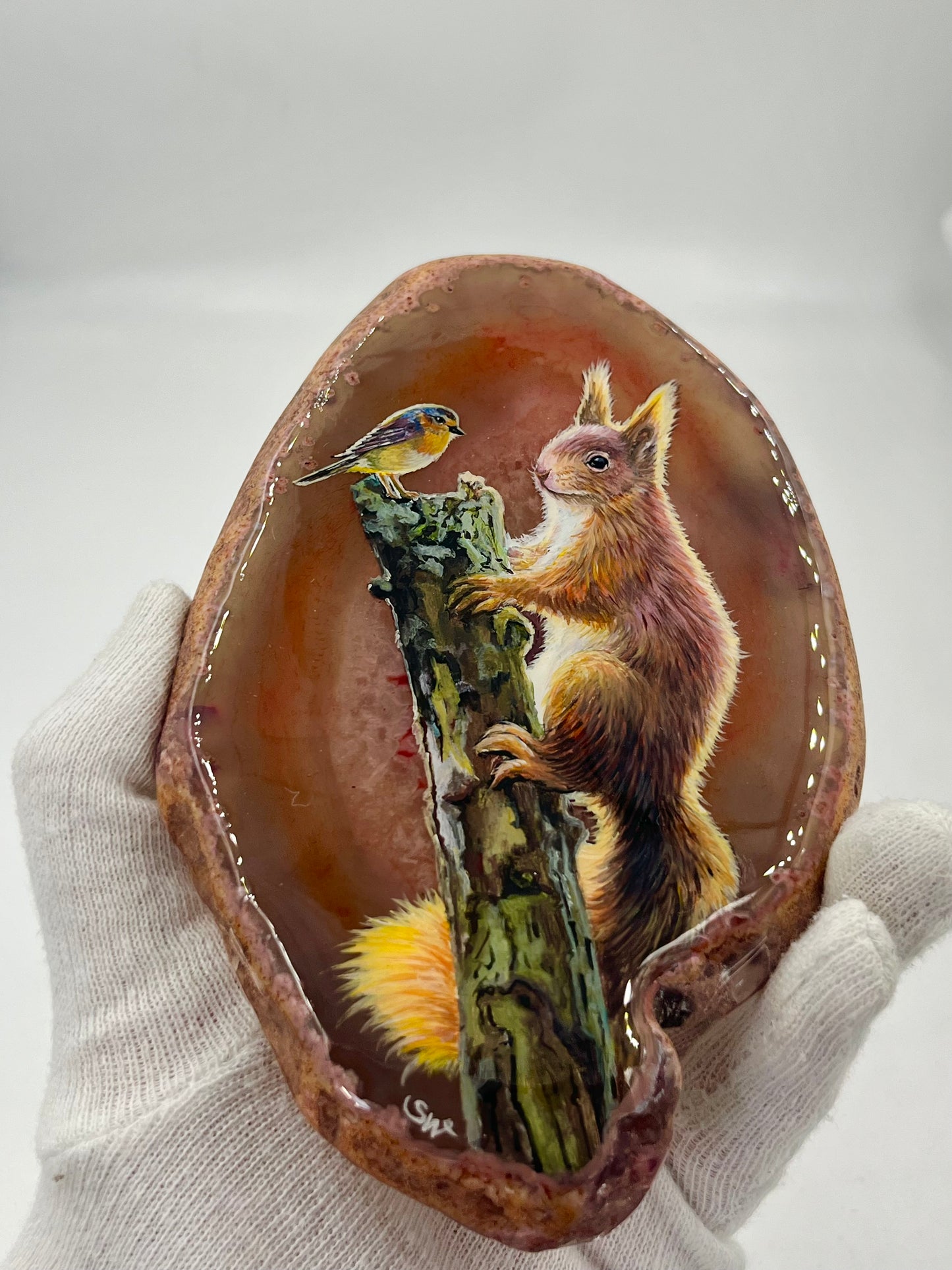 Einzigartige bemalt Achatscheibe/Das Eichhörnchen und kleine Vogel/Hand bemalt /Deko/Tierpotrait/ink.Metallständer