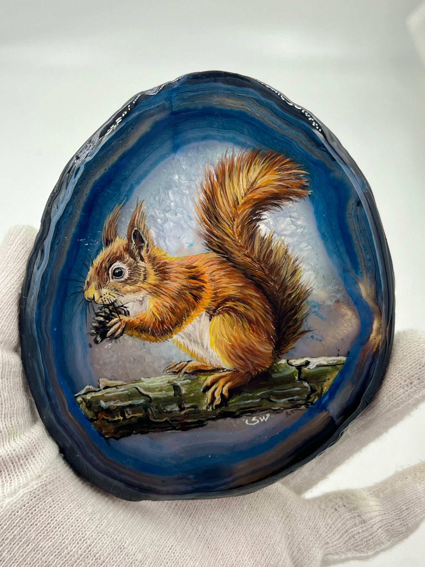 Einzigartige bemalt Achatscheibe/Das Eichhörnchen/Hand bemalt /Deko/Tierpotrait/ink.Metallständer