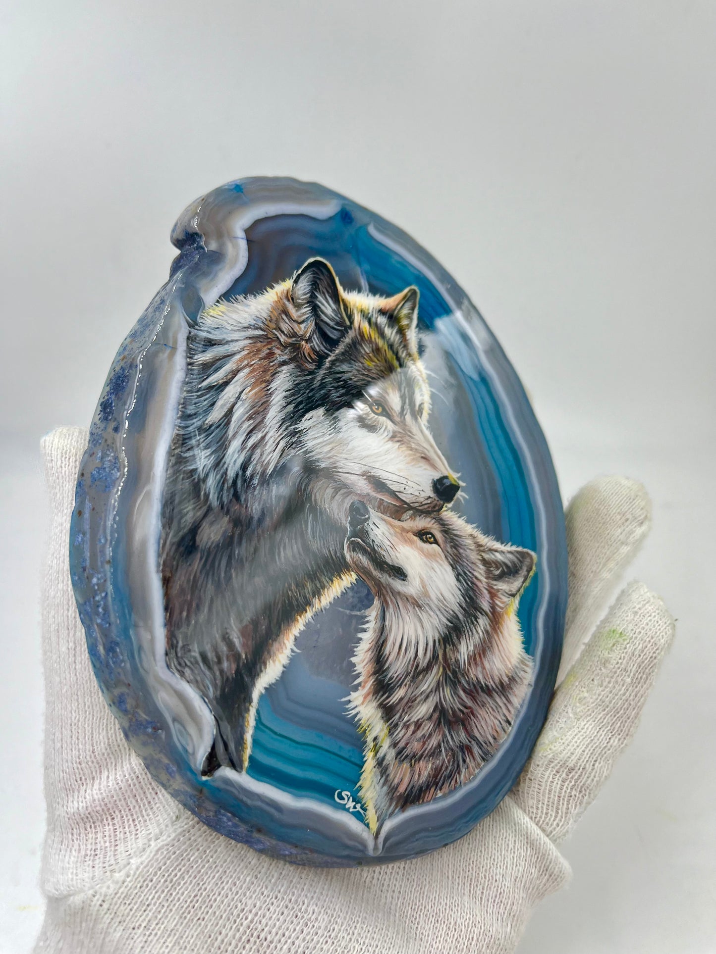 Einzigartige bemalt Achatscheibe/Die Wolfsmutter und ihr Junges/Hand bemalt /Deko/Tierpotrait/ink.Metallständer