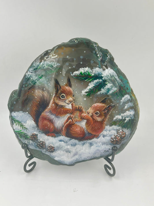 Einzigartige bemalt Achatscheibe/Zwei spielende Eichhörnchen /Hand bemalt /Deko/Tierpotrait/ink.Metallständer