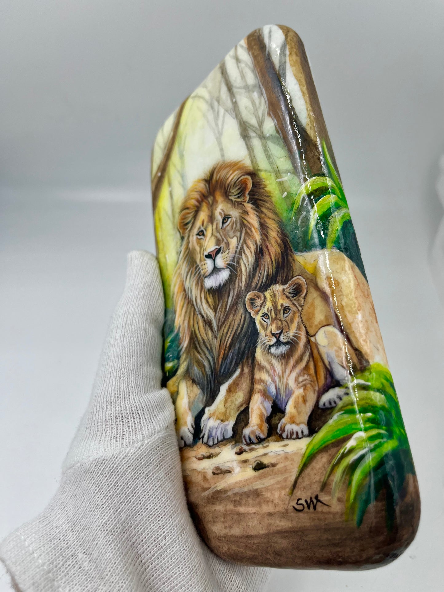 Einzigartig handbemalte Stein-der Löwe Papa mit Kind/inklusive Tischstaffelei