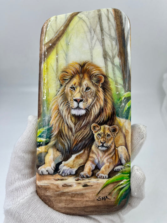 Einzigartig handbemalte Stein-der Löwe Papa mit Kind/inklusive Tischstaffelei