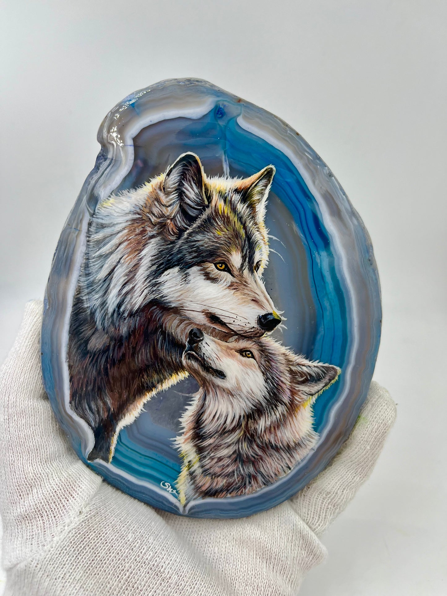 Einzigartige bemalt Achatscheibe/Die Wolfsmutter und ihr Junges/Hand bemalt /Deko/Tierpotrait/ink.Metallständer