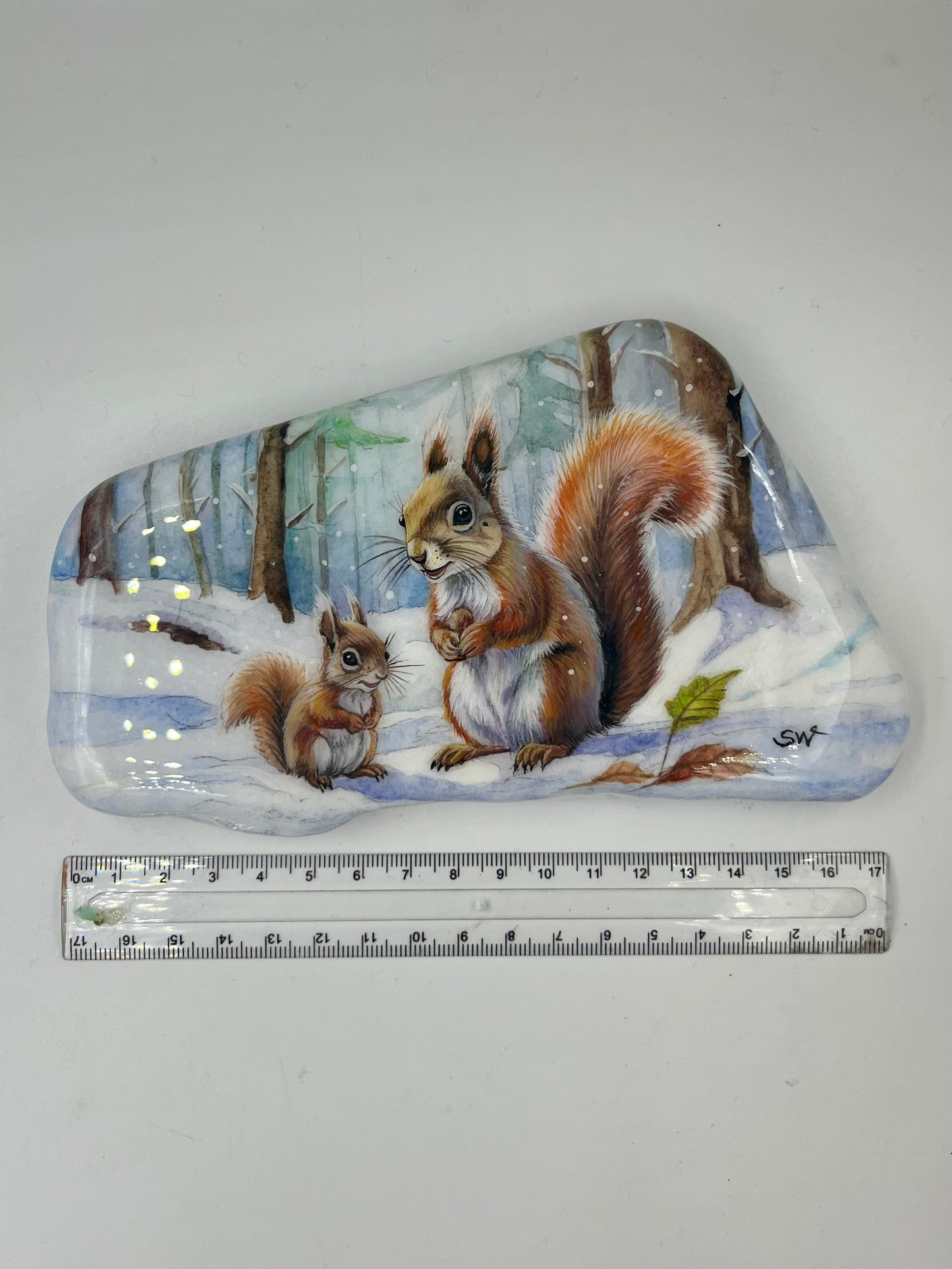 Einzigartig handbemalte Stein-Eichhörnchen Mama und Kind im Winter -inklusive Tischstaffelei