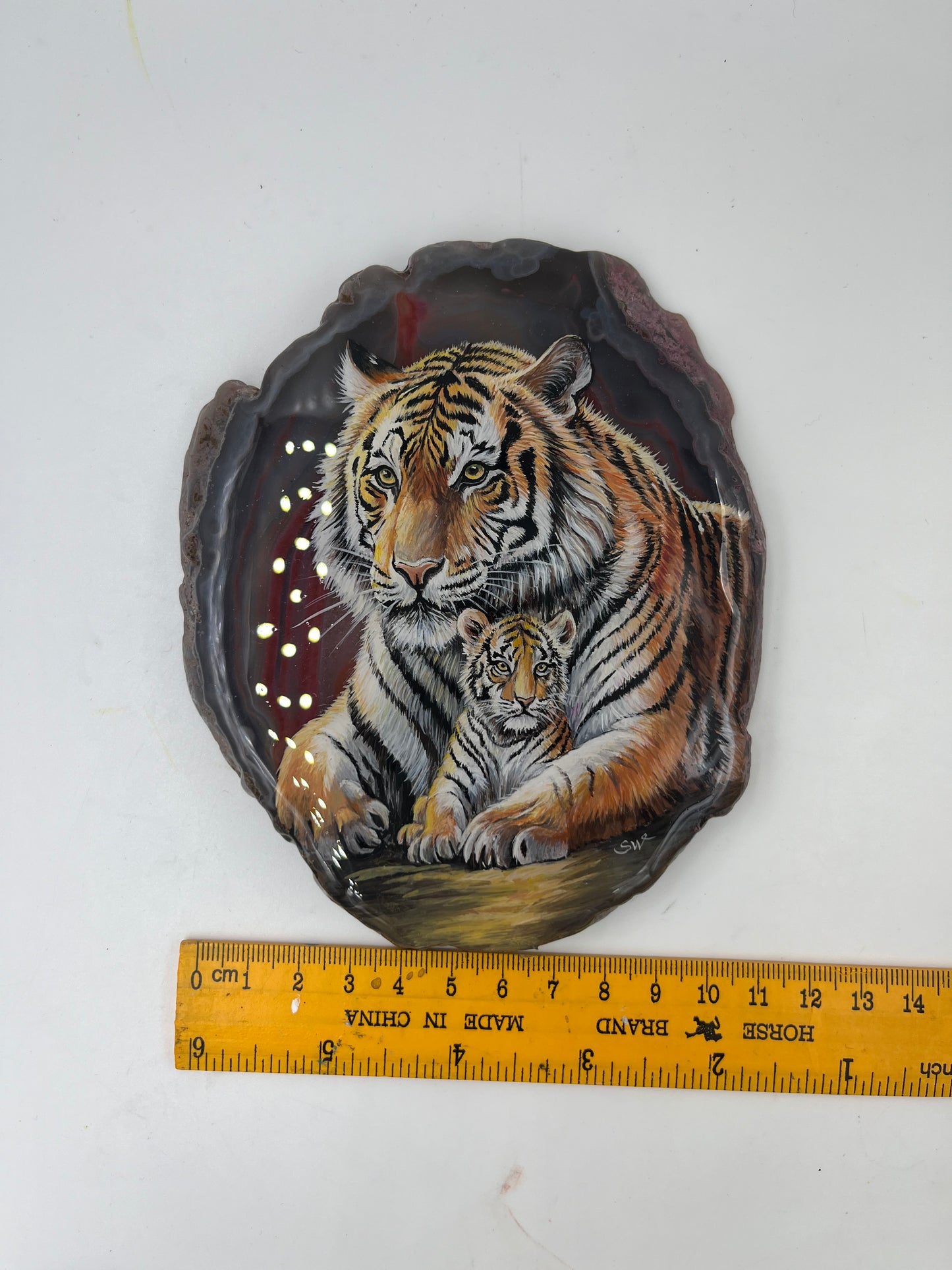 Einzigartige handbemalte Achatscheibe /die Tiger Mama und Baby /ink.Metallständer