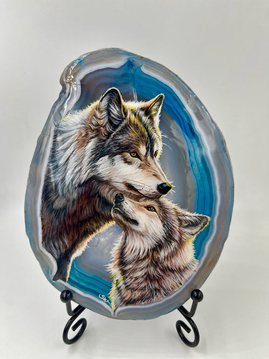 Einzigartige bemalt Achatscheibe/Die Wolfsmutter und ihr Junges/Hand bemalt /Deko/Tierpotrait/ink.Metallständer