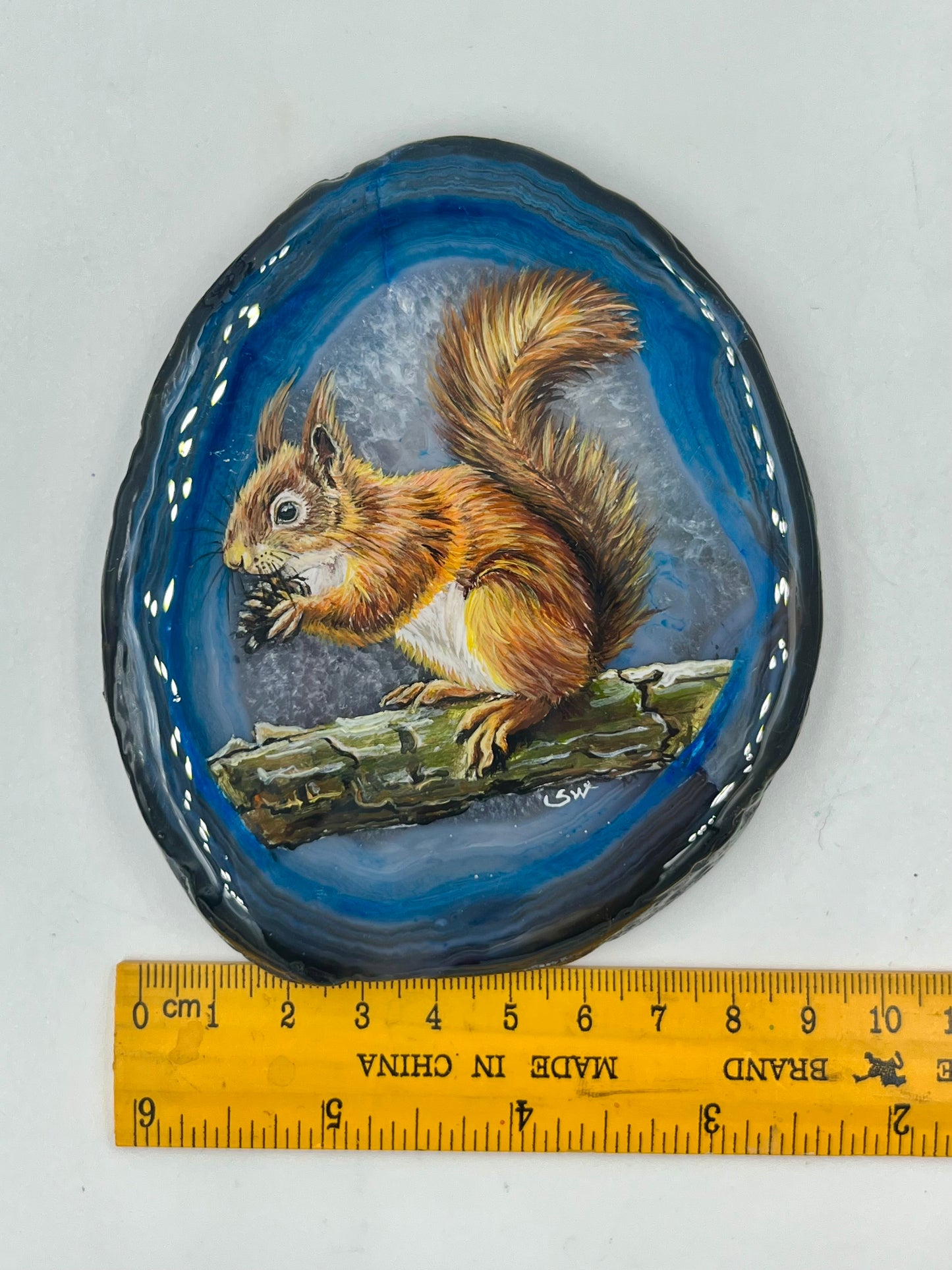 Einzigartige bemalt Achatscheibe/Das Eichhörnchen/Hand bemalt /Deko/Tierpotrait/ink.Metallständer