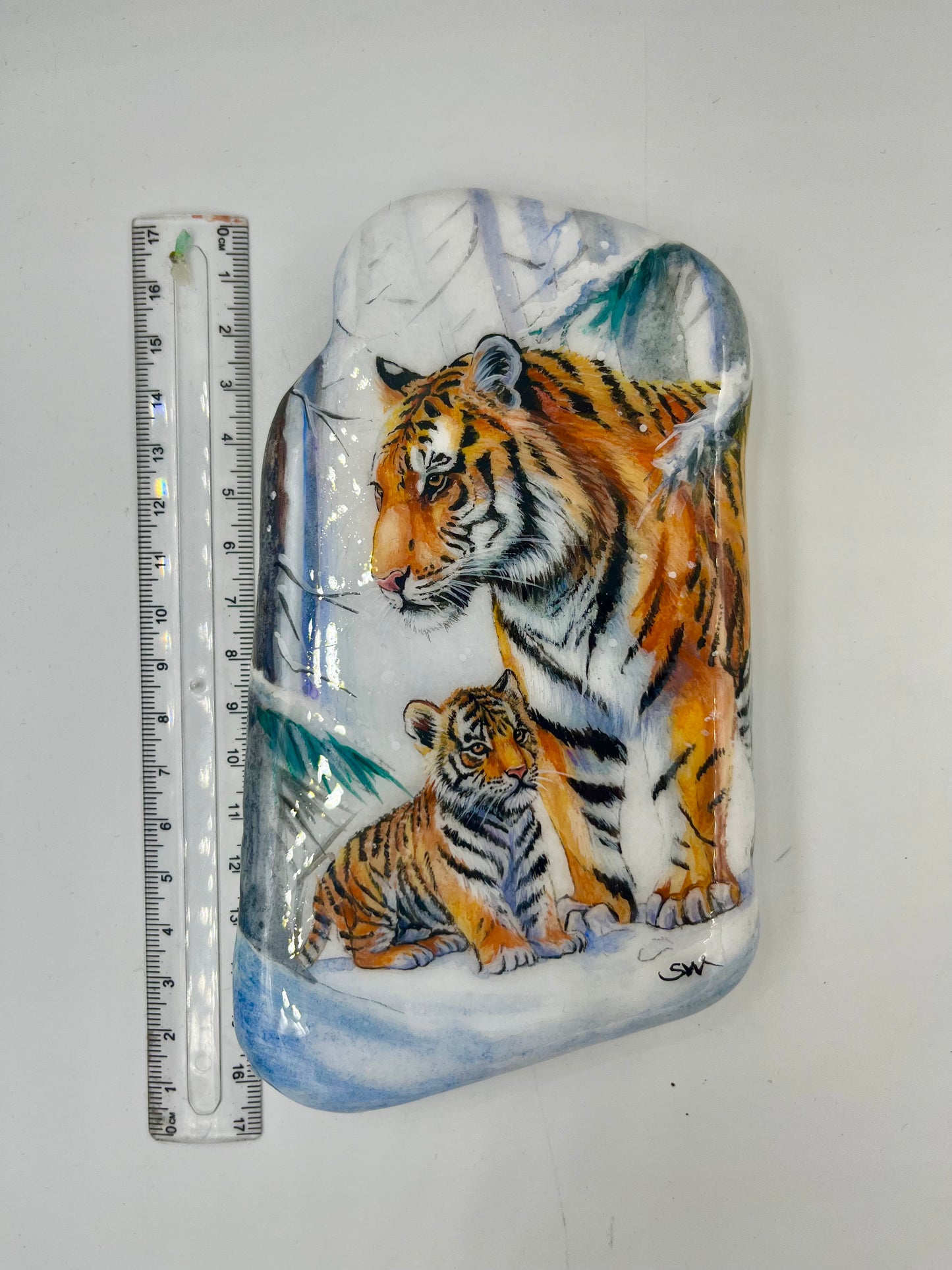 Einzigartig handbemalte Stein-Wintermotiv/ der Tiger Mama und Baby-inklusive Tischstaffelei